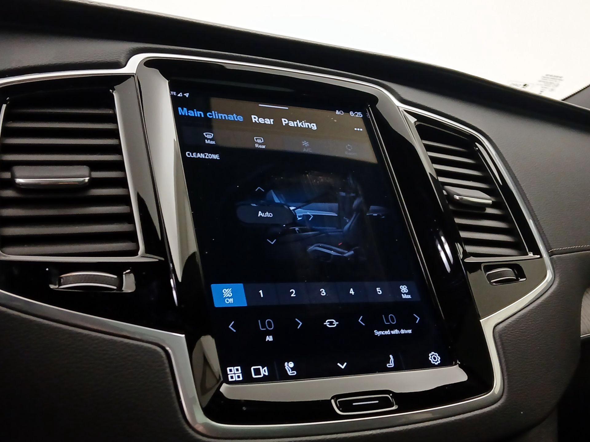 Thumbnail: 2024 Volvo XC90 - 16