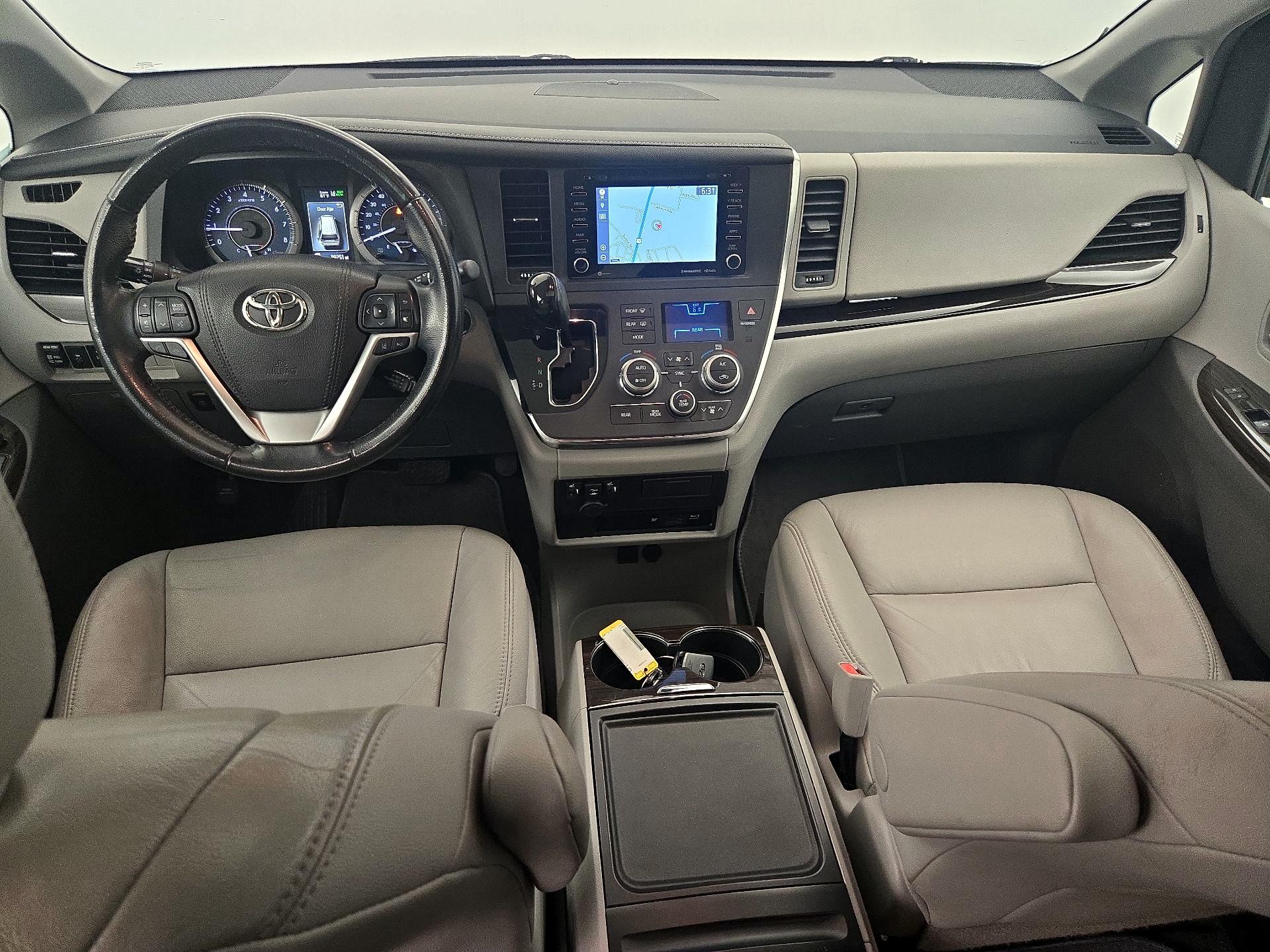Thumbnail: 2018 Toyota Sienna - 9