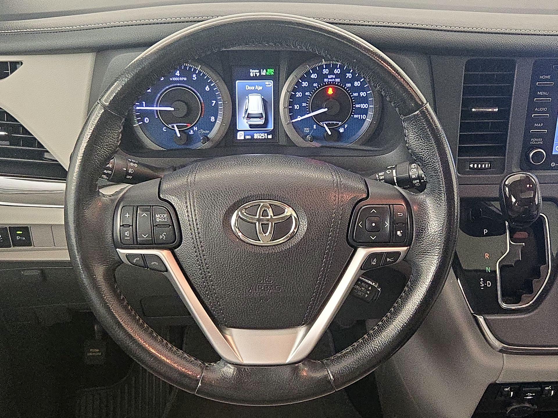 Thumbnail: 2018 Toyota Sienna - 10