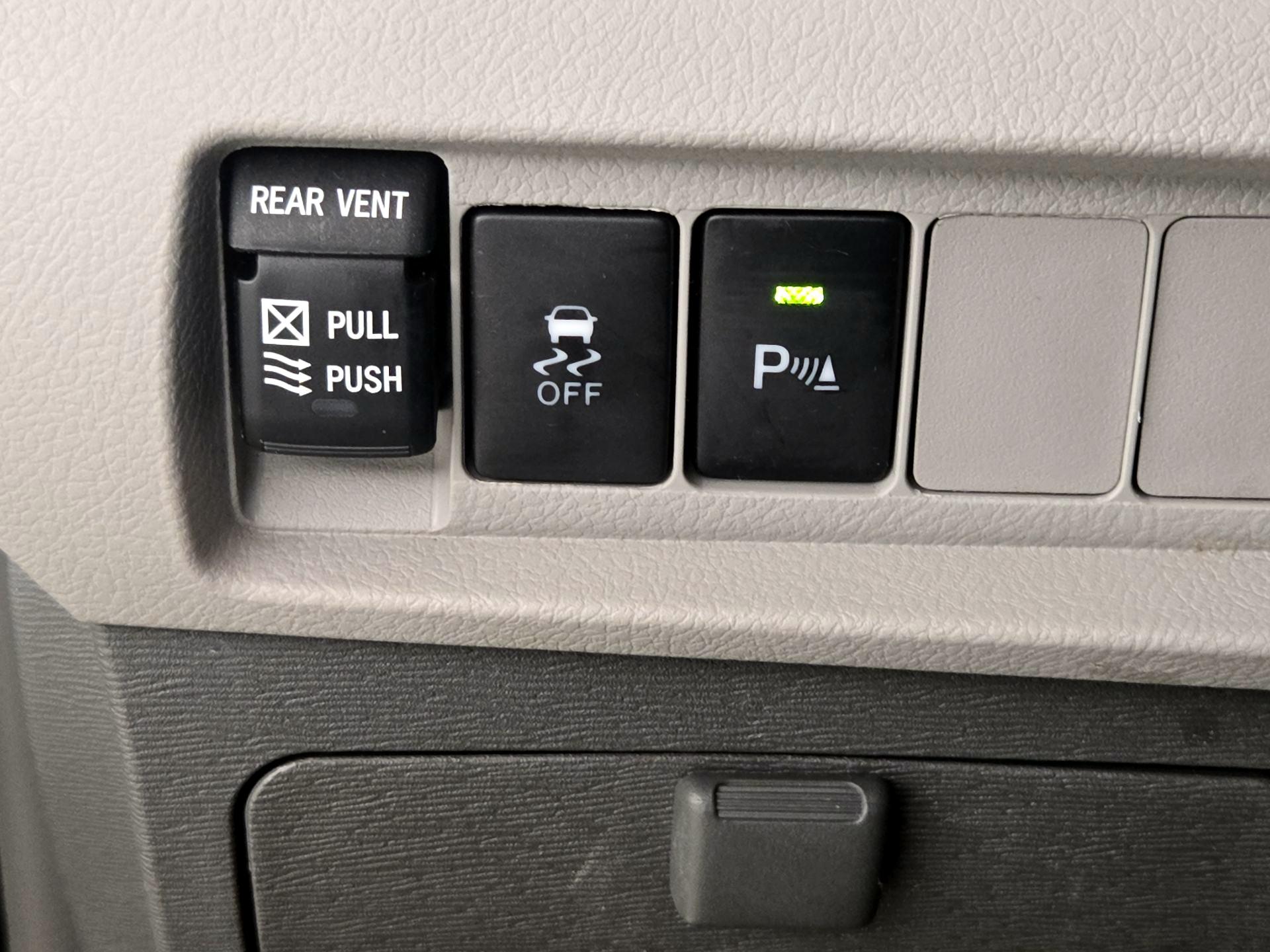 Thumbnail: 2018 Toyota Sienna - 13