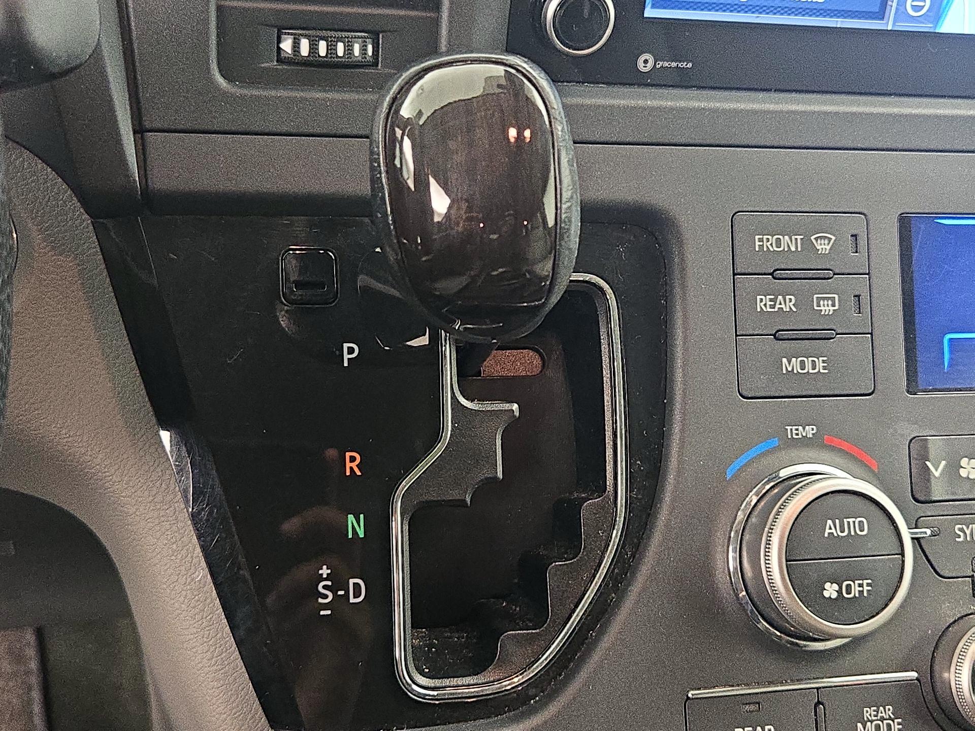 Thumbnail: 2018 Toyota Sienna - 18