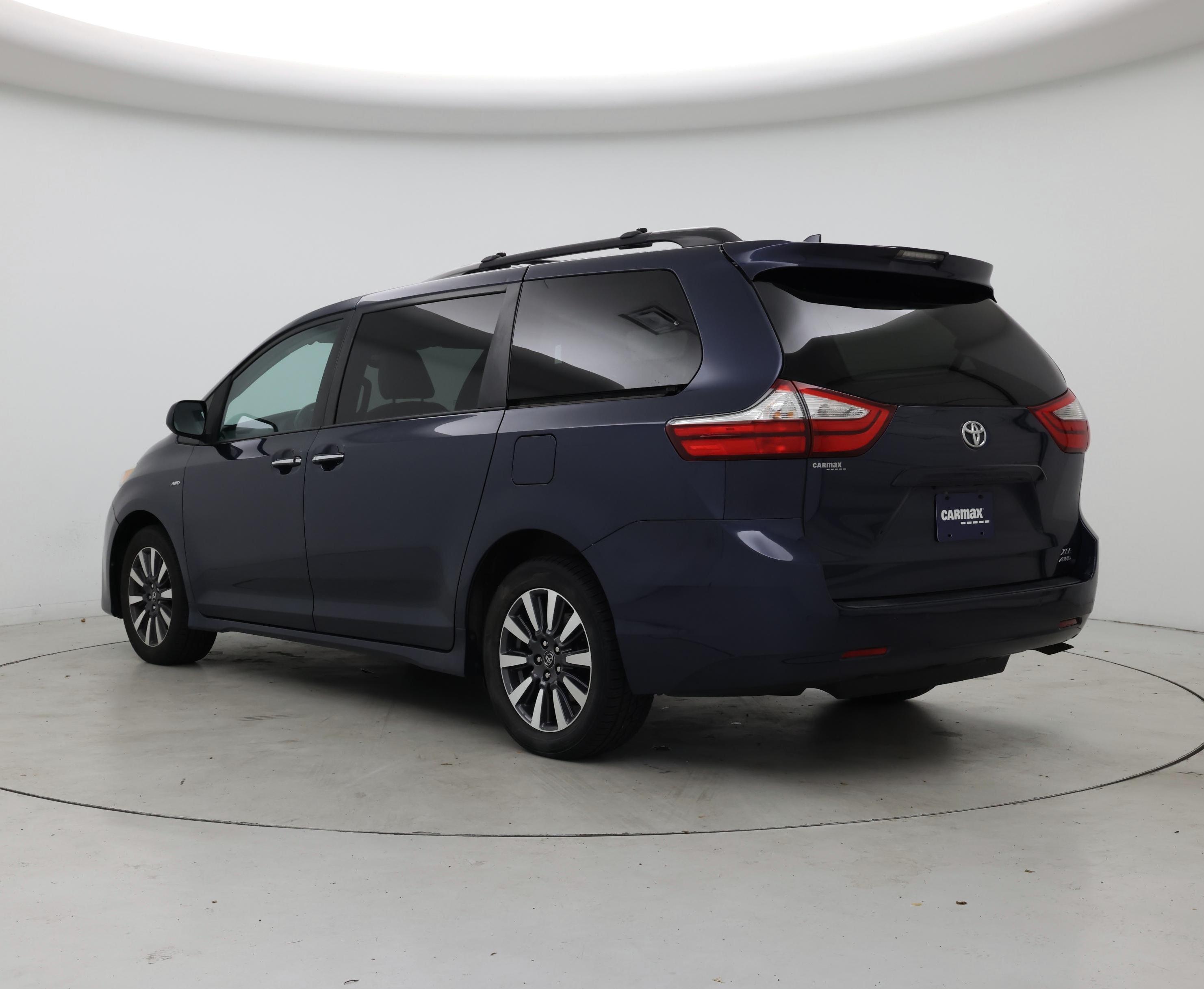 Thumbnail: 2018 Toyota Sienna - 2