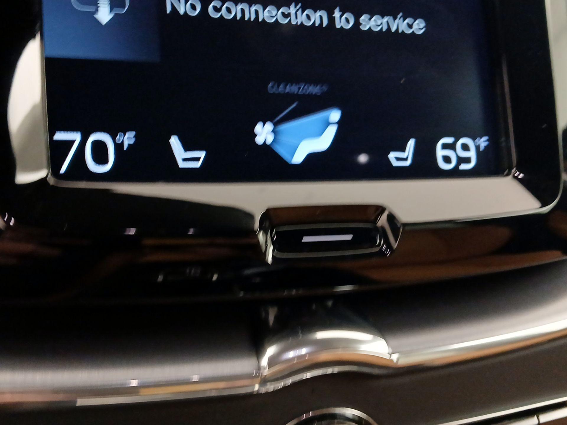 Thumbnail: 2020 Volvo XC60 - 16