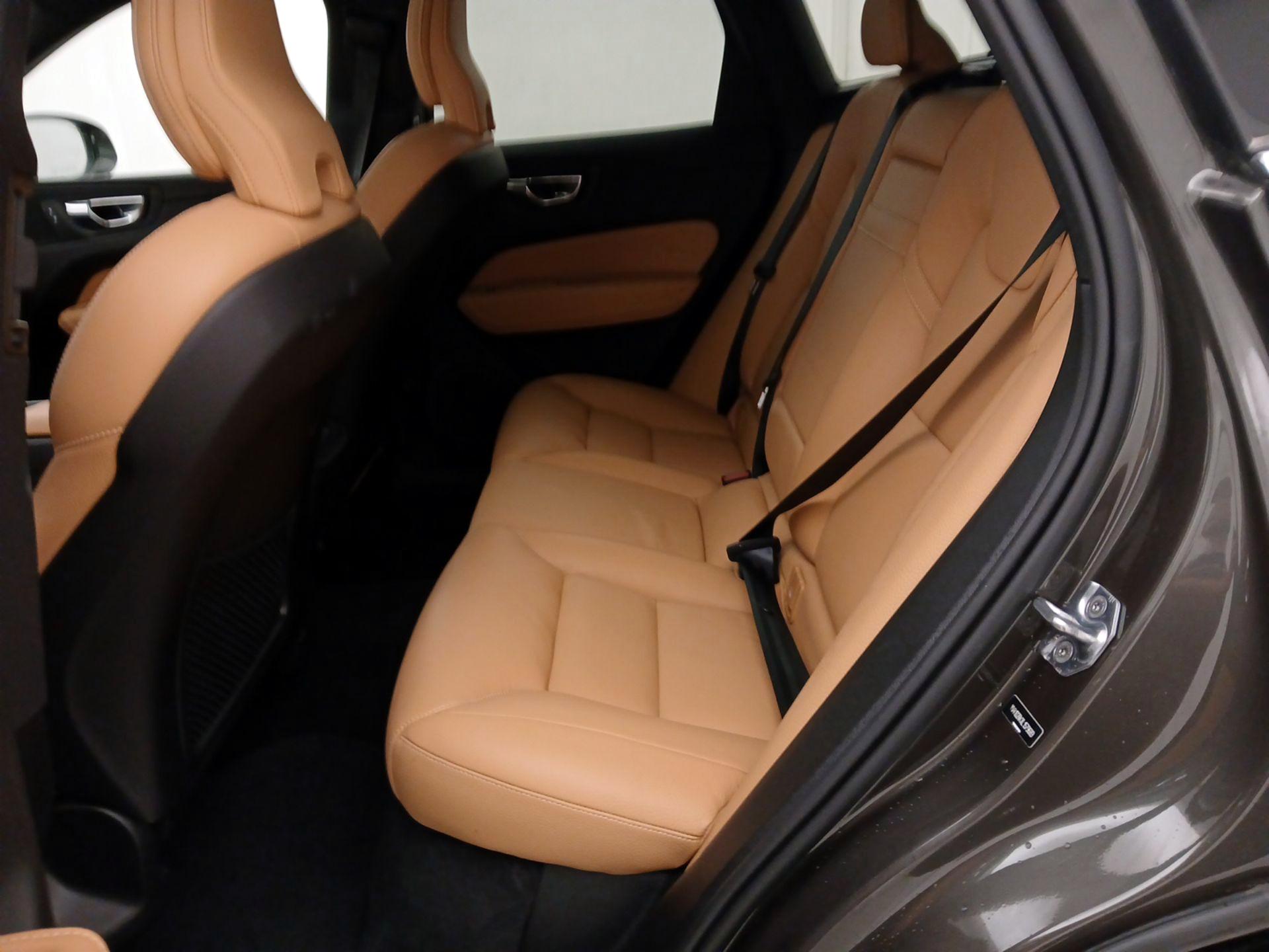 Thumbnail: 2020 Volvo XC60 - 20