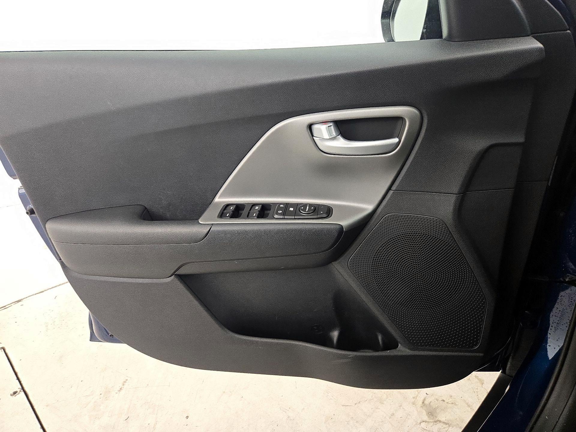 Thumbnail: 2019 Kia Niro - 12