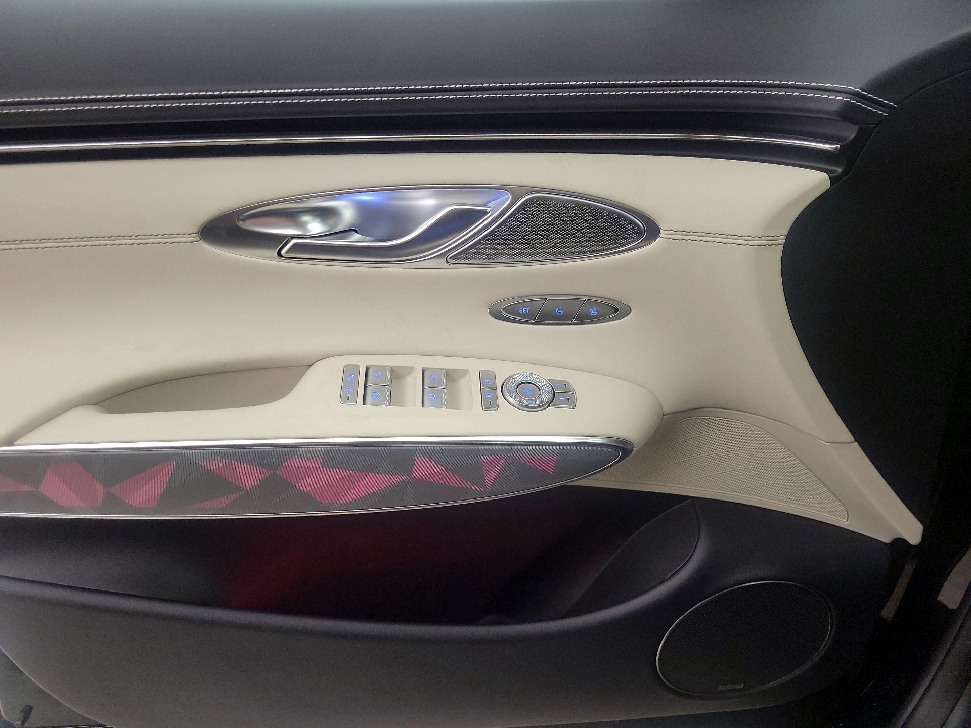 Thumbnail: 2025 Genesis GV70 - 12