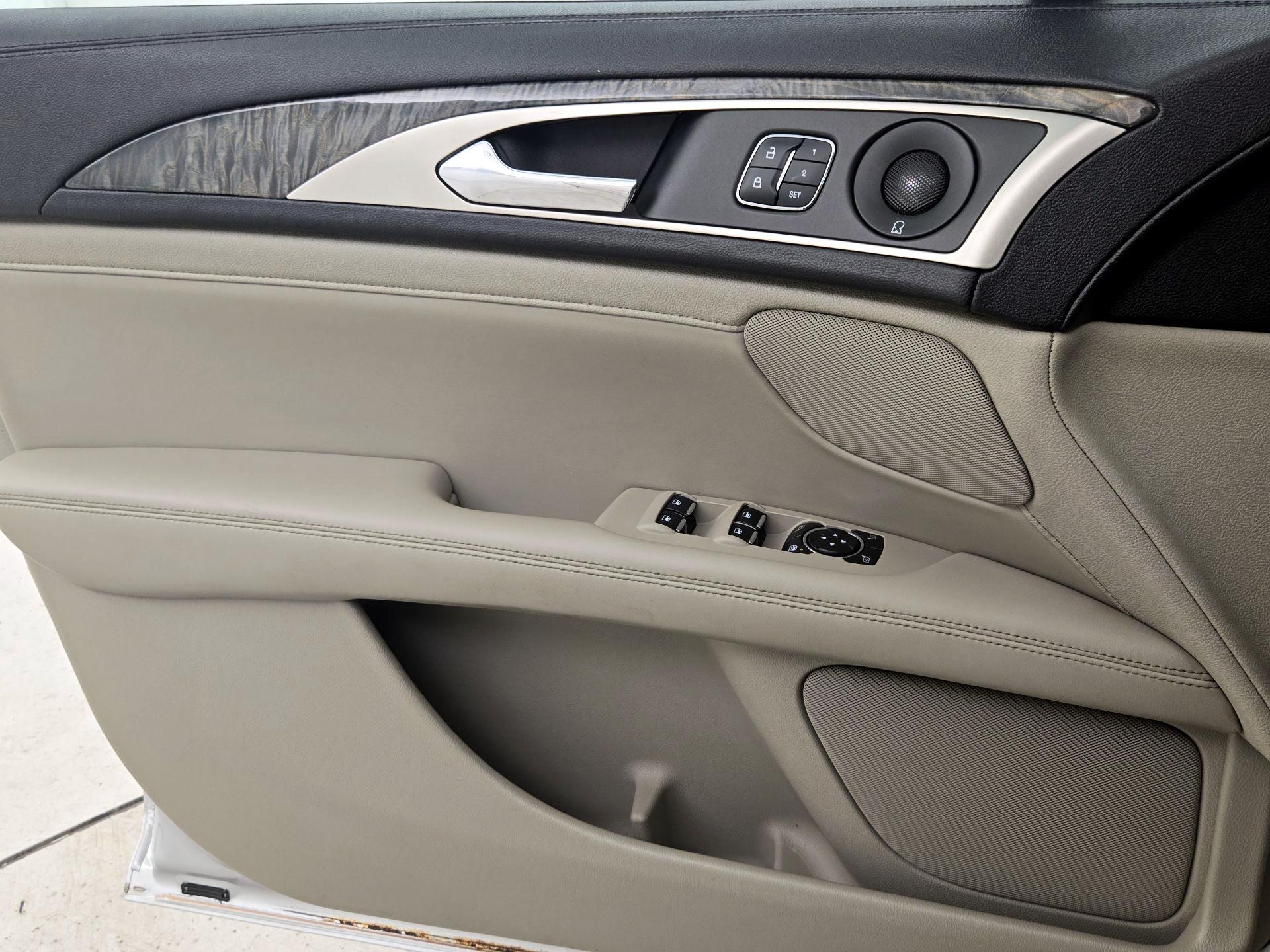 Thumbnail: 2018 Lincoln MKZ - 12