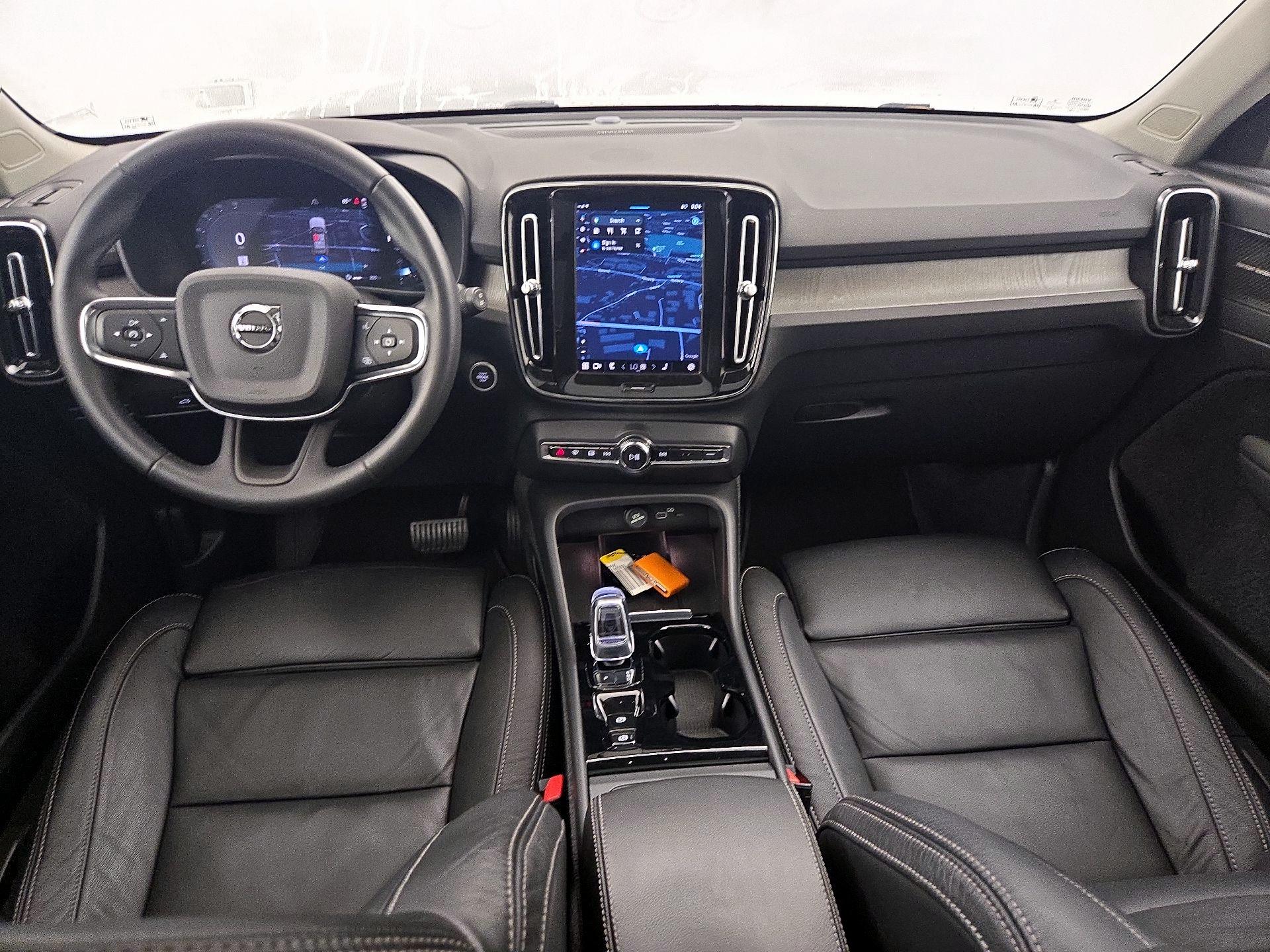 Thumbnail: 2023 Volvo XC40 - 9