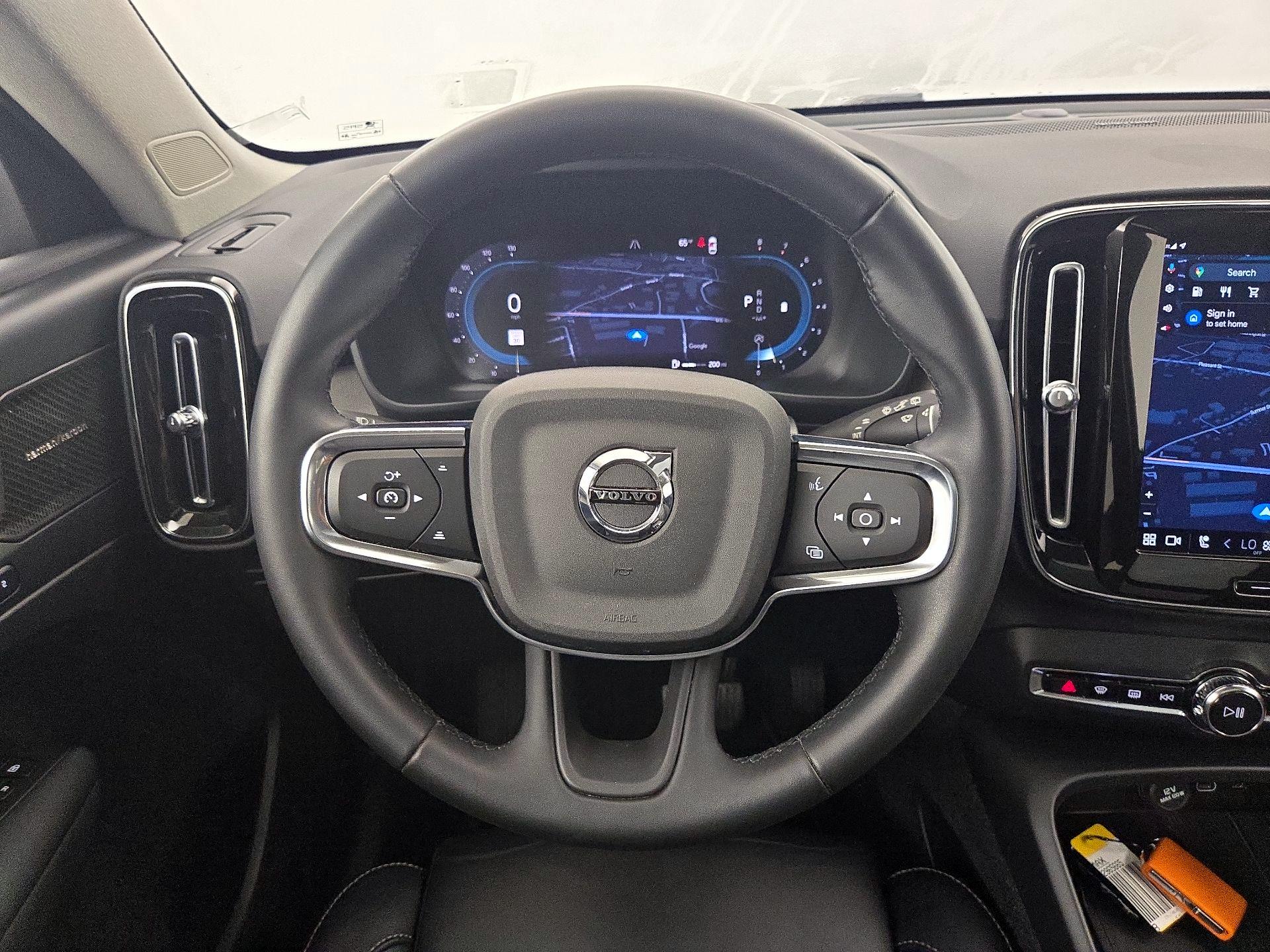 Thumbnail: 2023 Volvo XC40 - 10