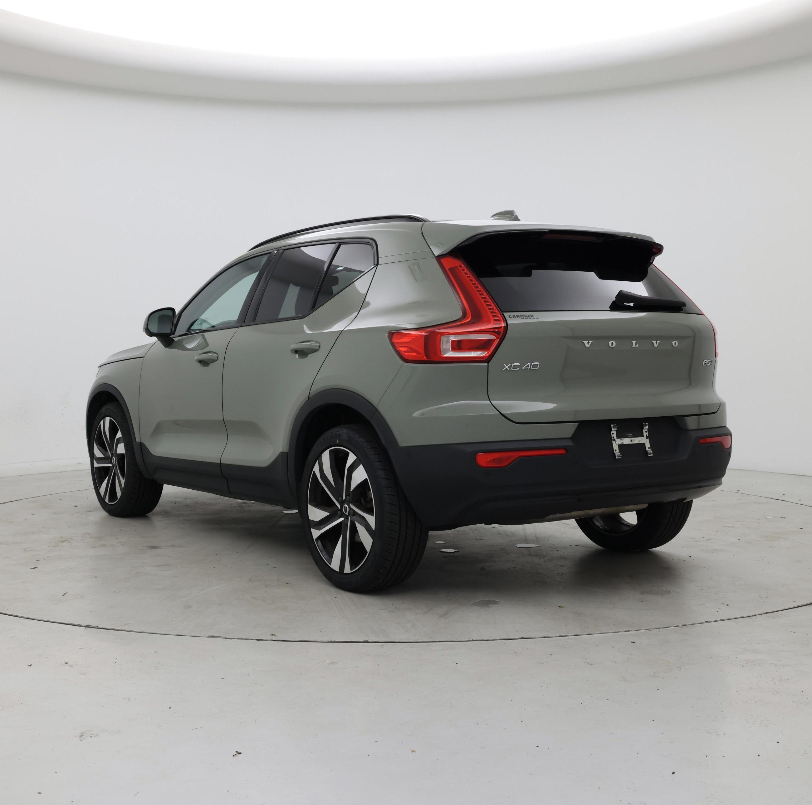 Thumbnail: 2023 Volvo XC40 - 2