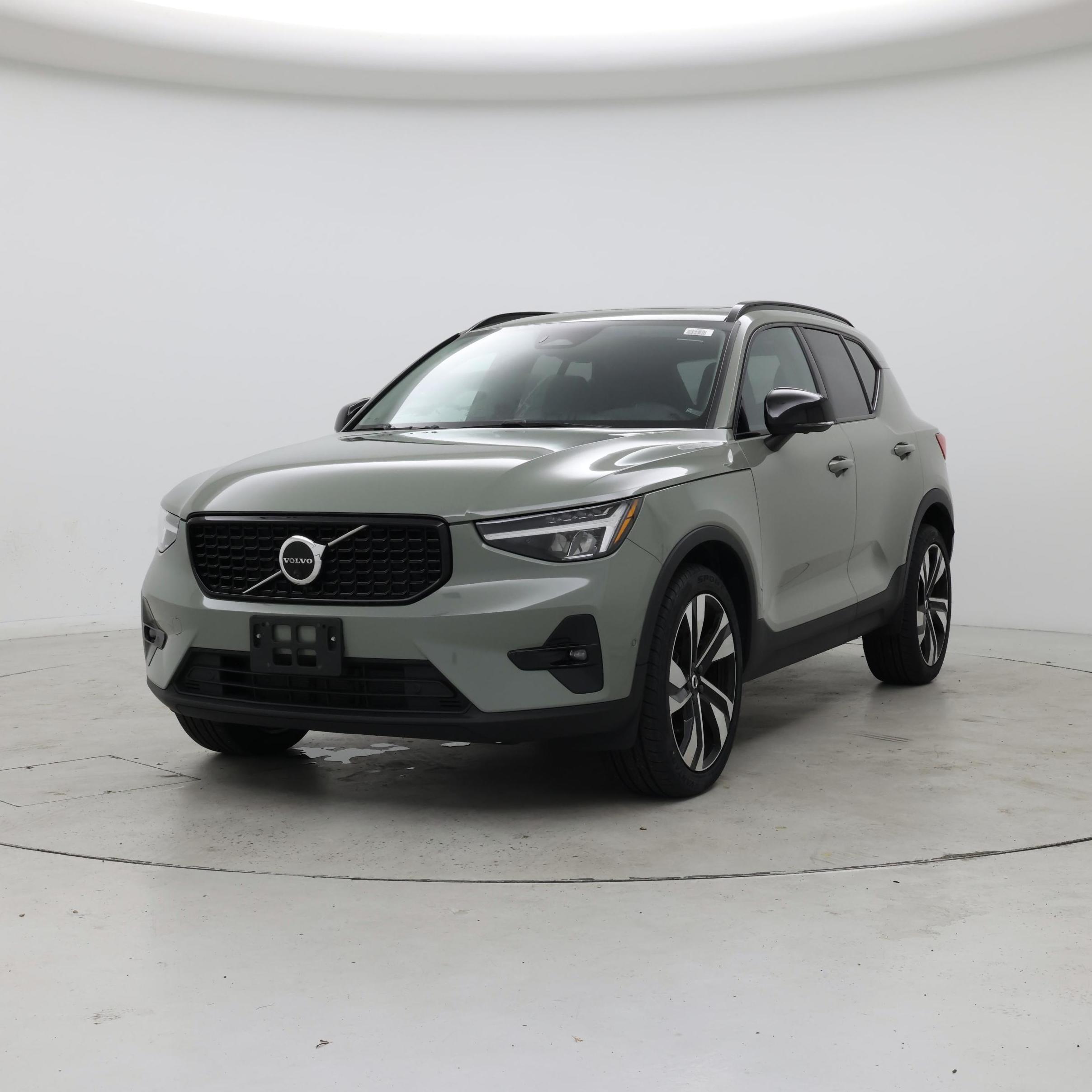 Thumbnail: 2023 Volvo XC40 - 4