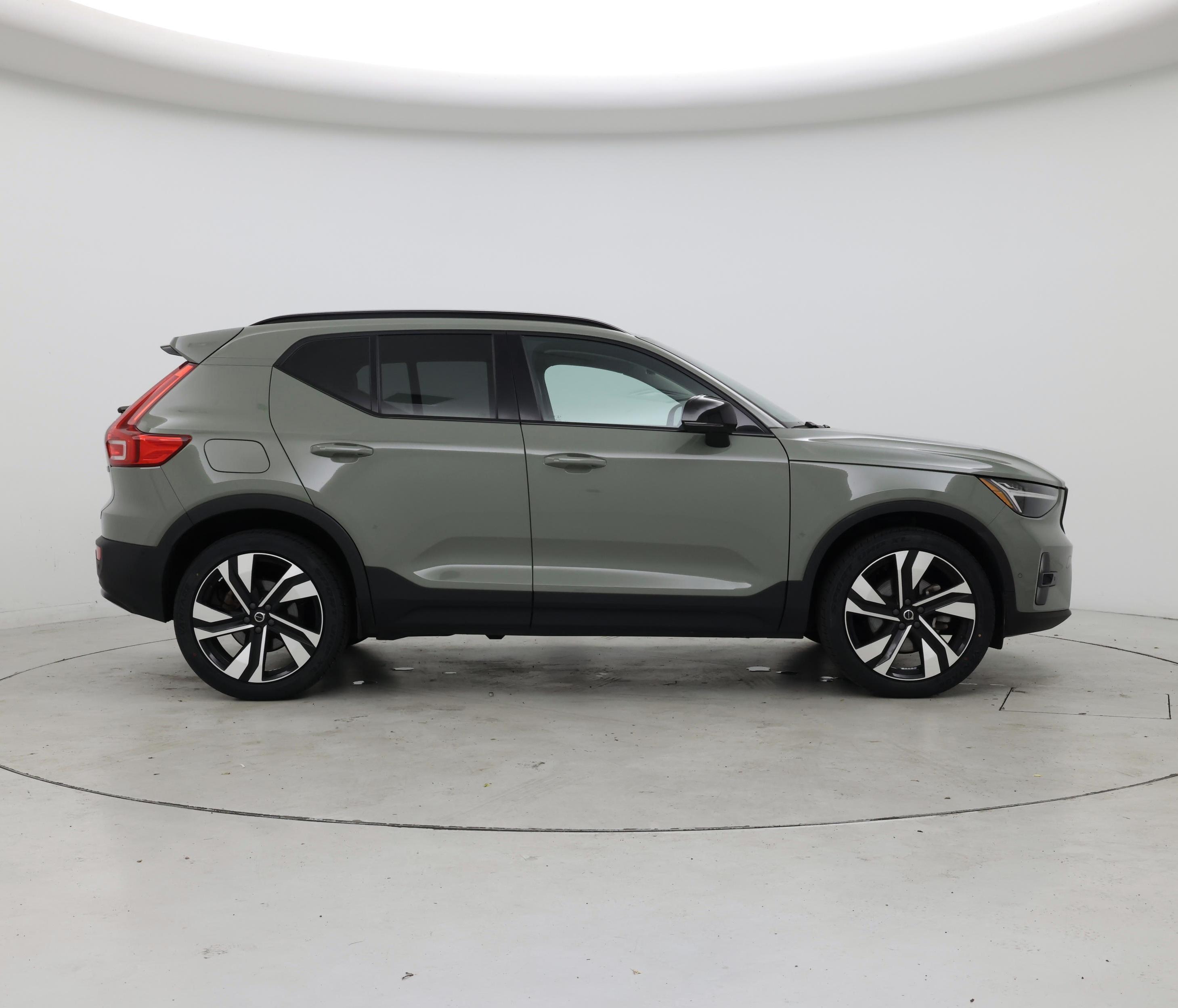 Thumbnail: 2023 Volvo XC40 - 7