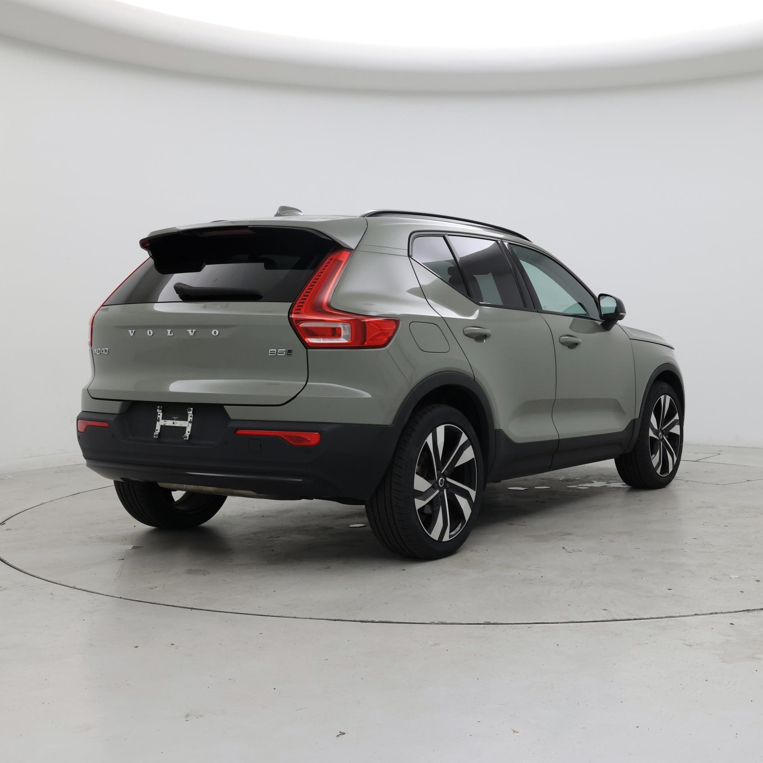 Thumbnail: 2023 Volvo XC40 - 8