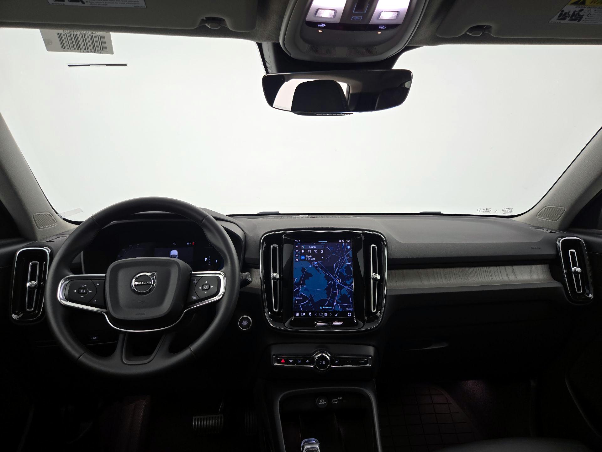 Thumbnail: 2023 Volvo XC40 - 9