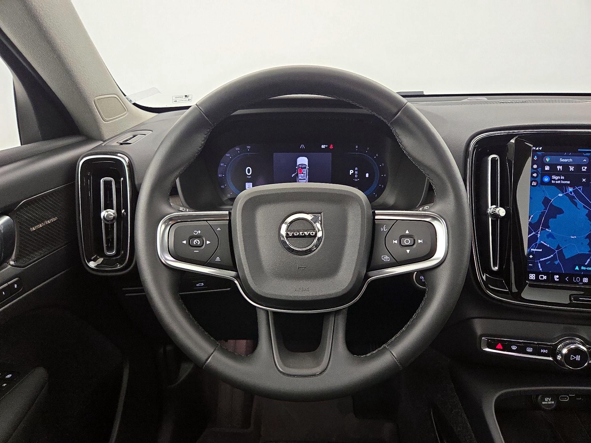 Thumbnail: 2023 Volvo XC40 - 10