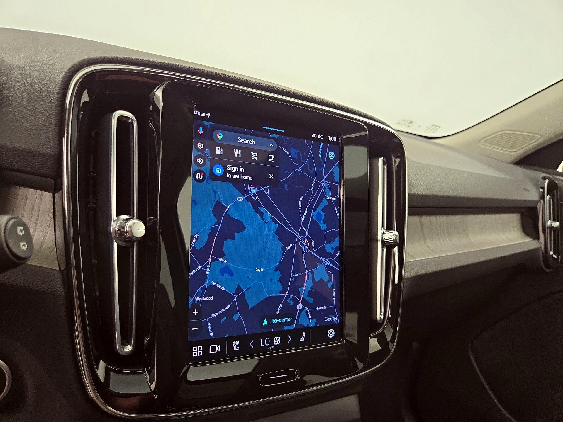 Thumbnail: 2023 Volvo XC40 - 14