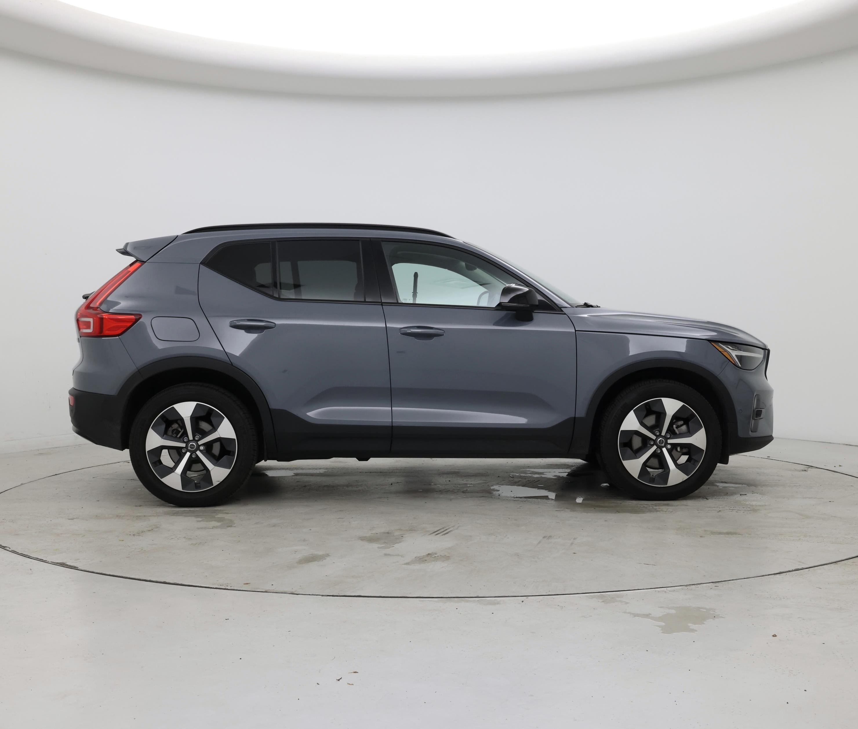 Thumbnail: 2023 Volvo XC40 - 7