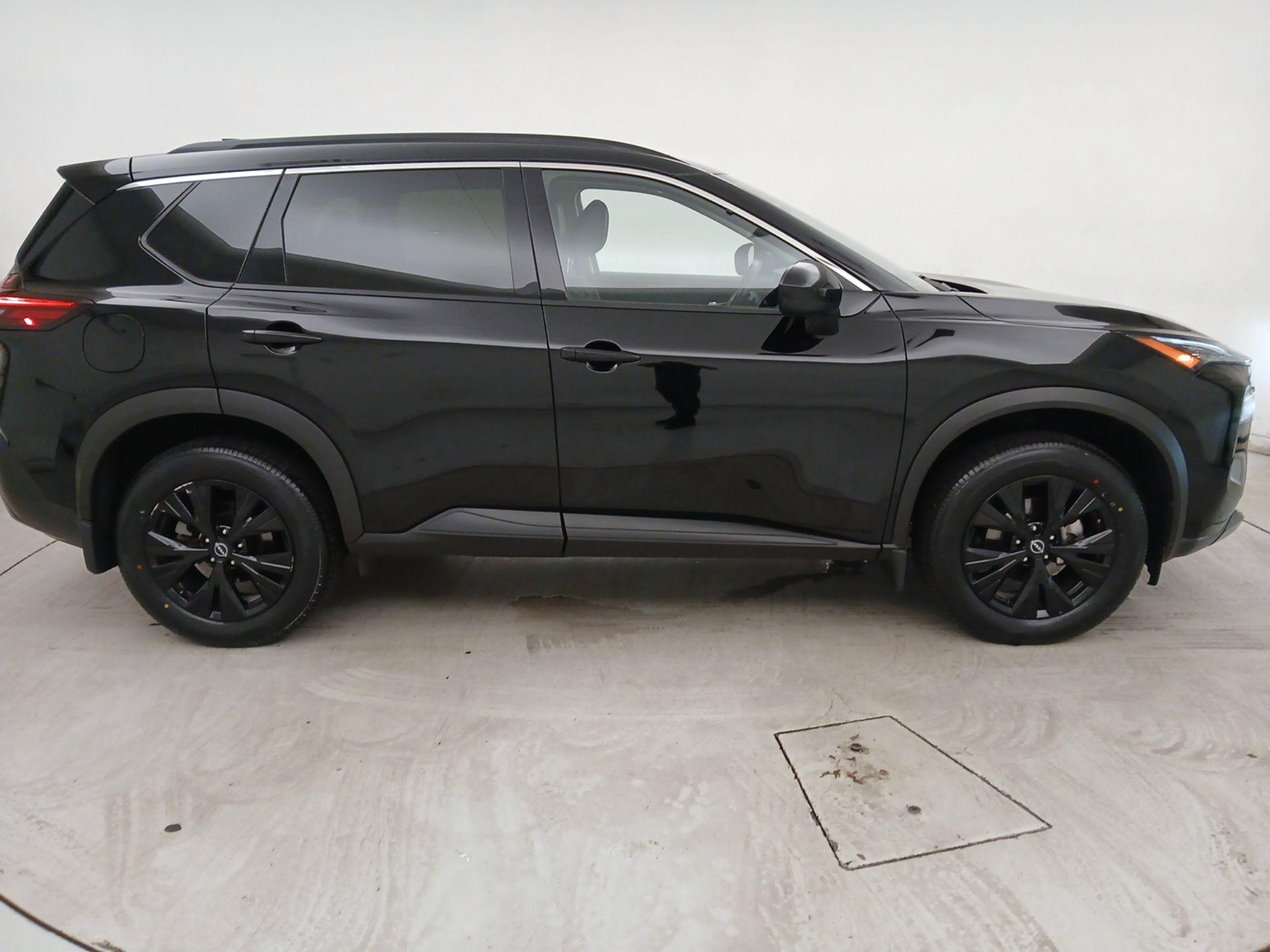 Thumbnail: 2023 Nissan Rogue - 4