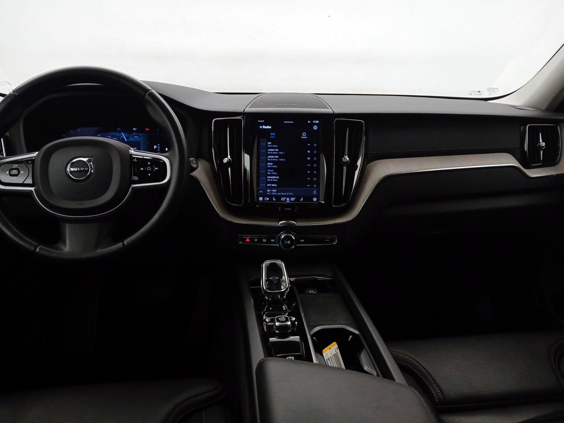 Thumbnail: 2022 Volvo XC60 - 9