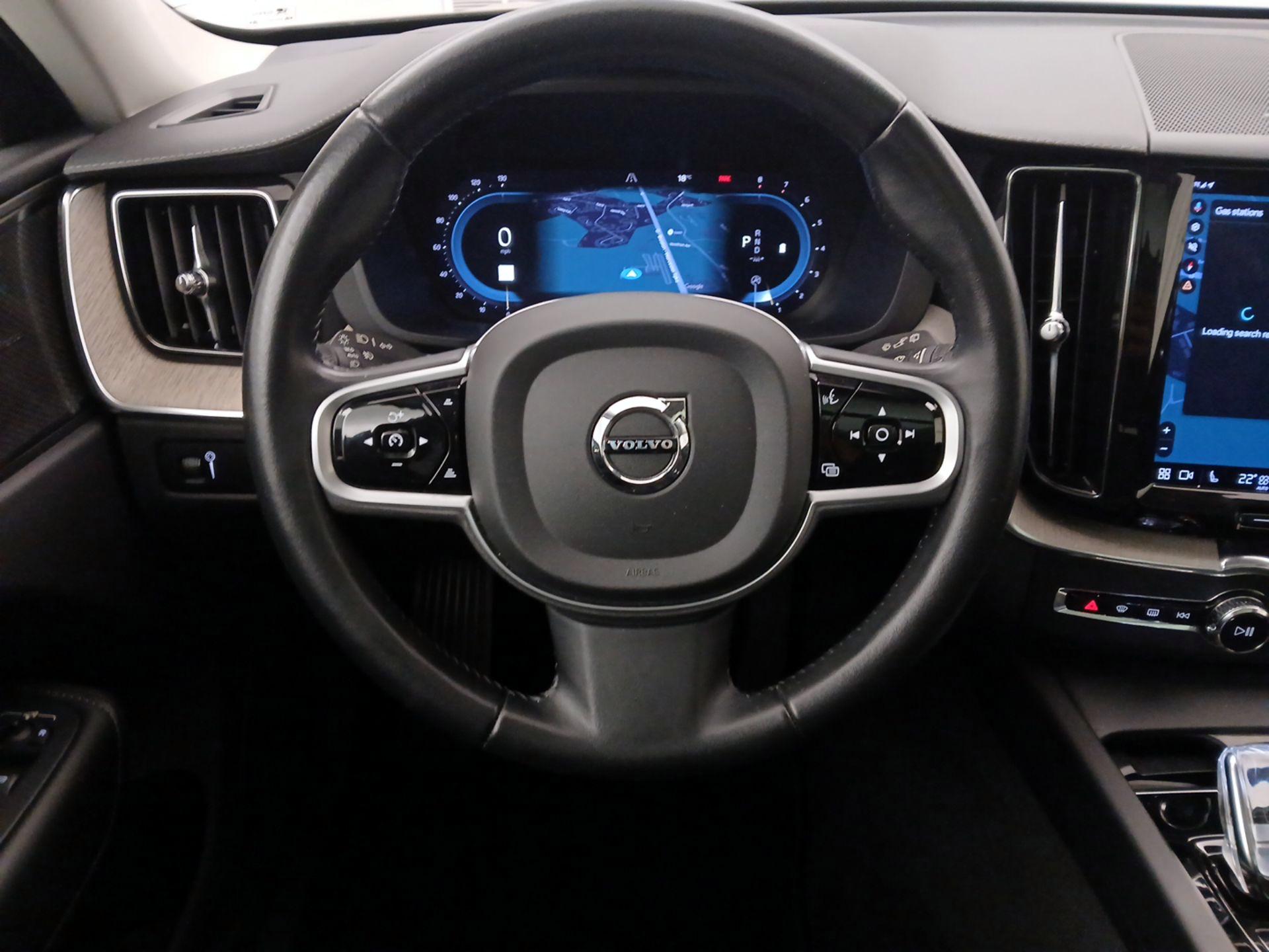 Thumbnail: 2022 Volvo XC60 - 10