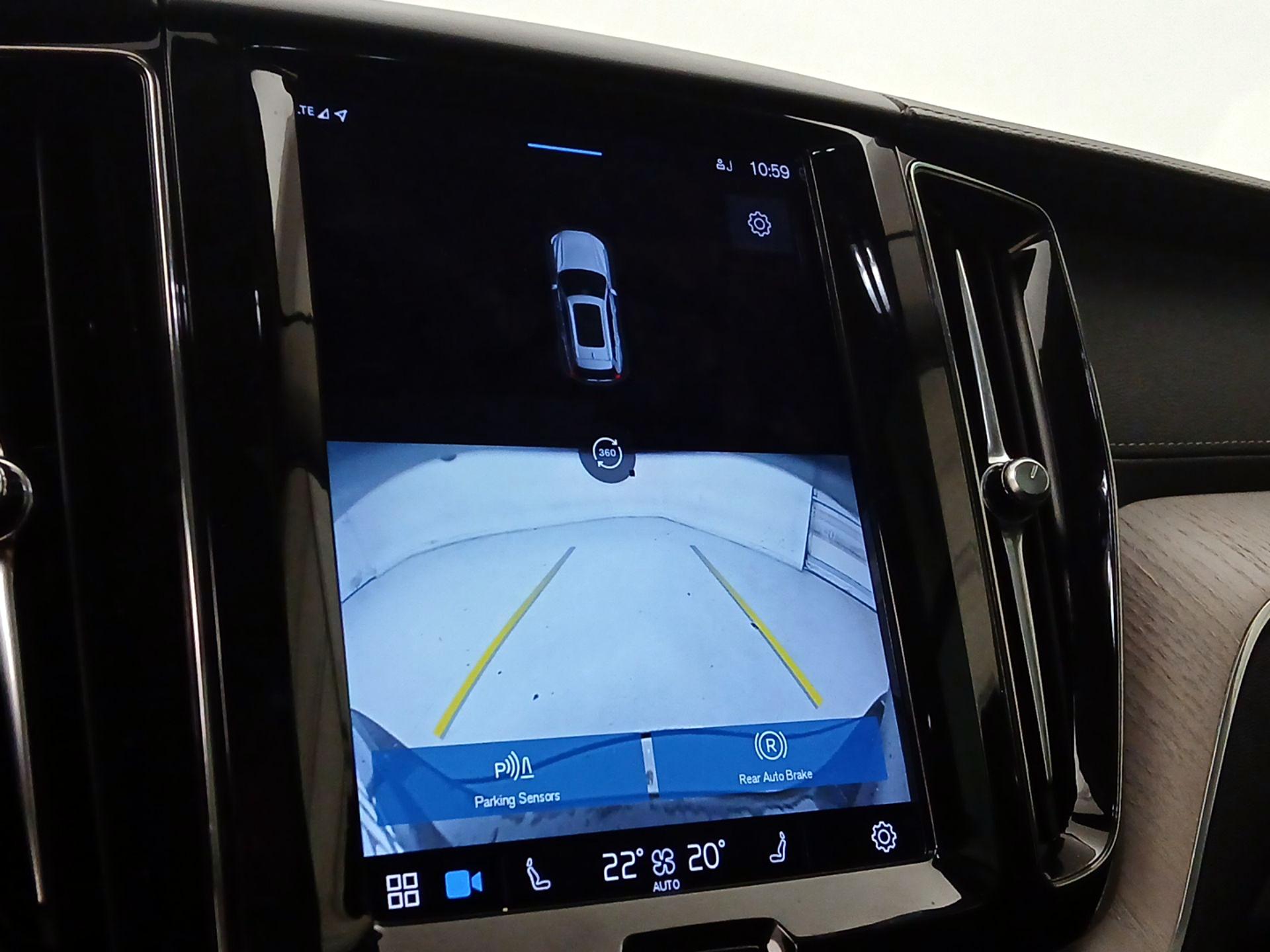 Thumbnail: 2022 Volvo XC60 - 14