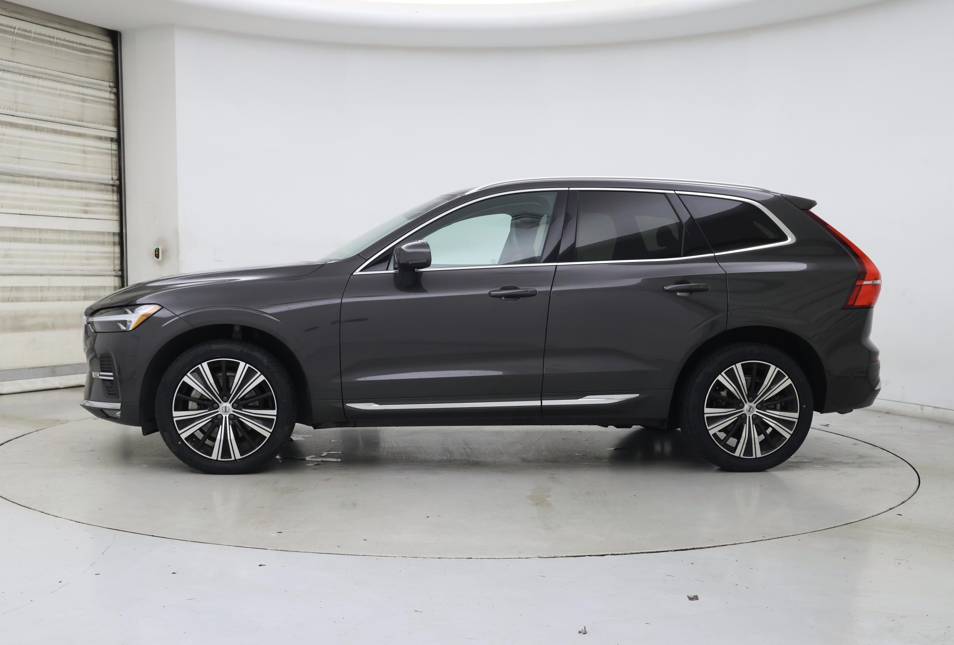 Thumbnail: 2022 Volvo XC60 - 3