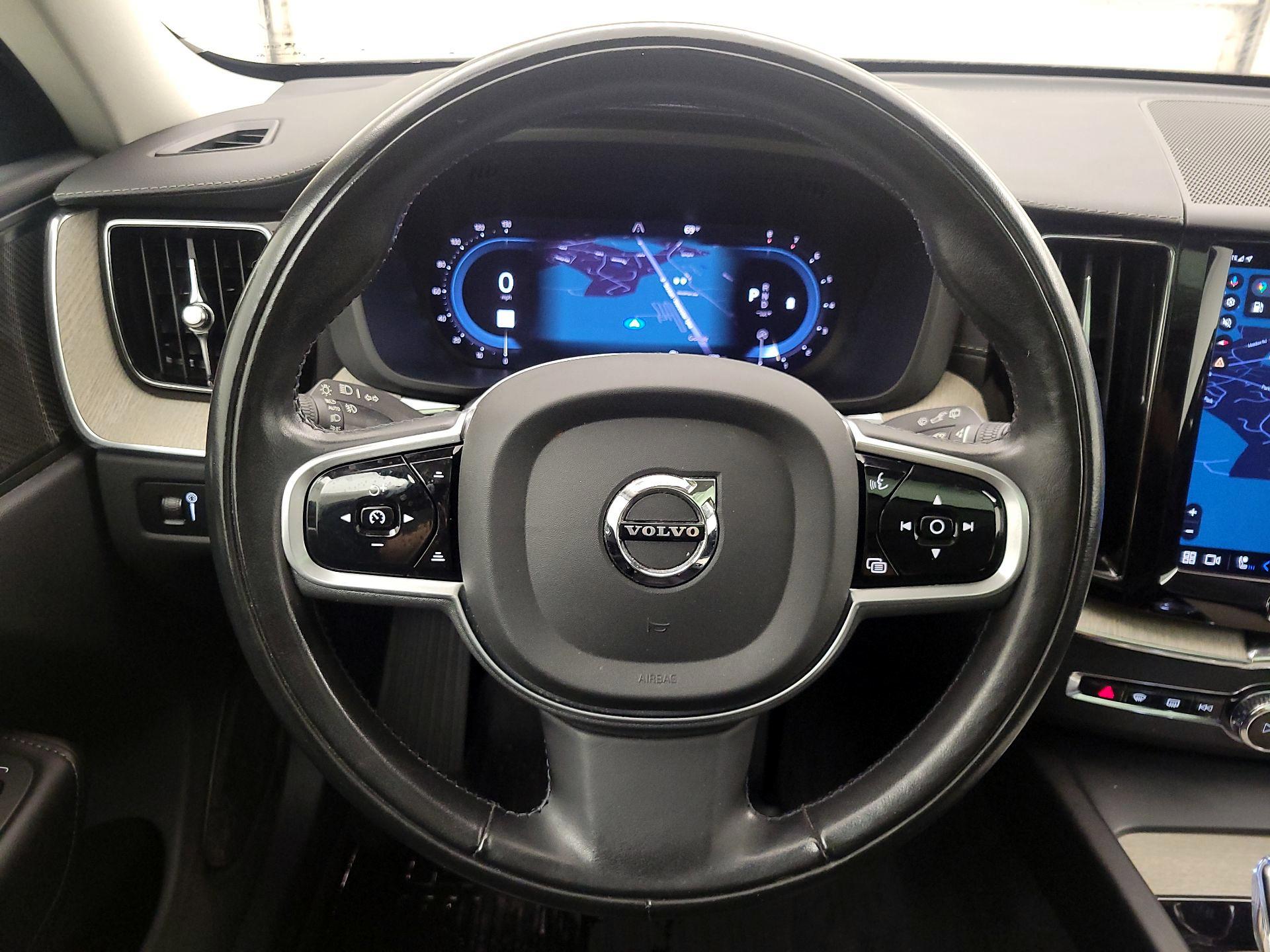Thumbnail: 2022 Volvo XC60 - 10