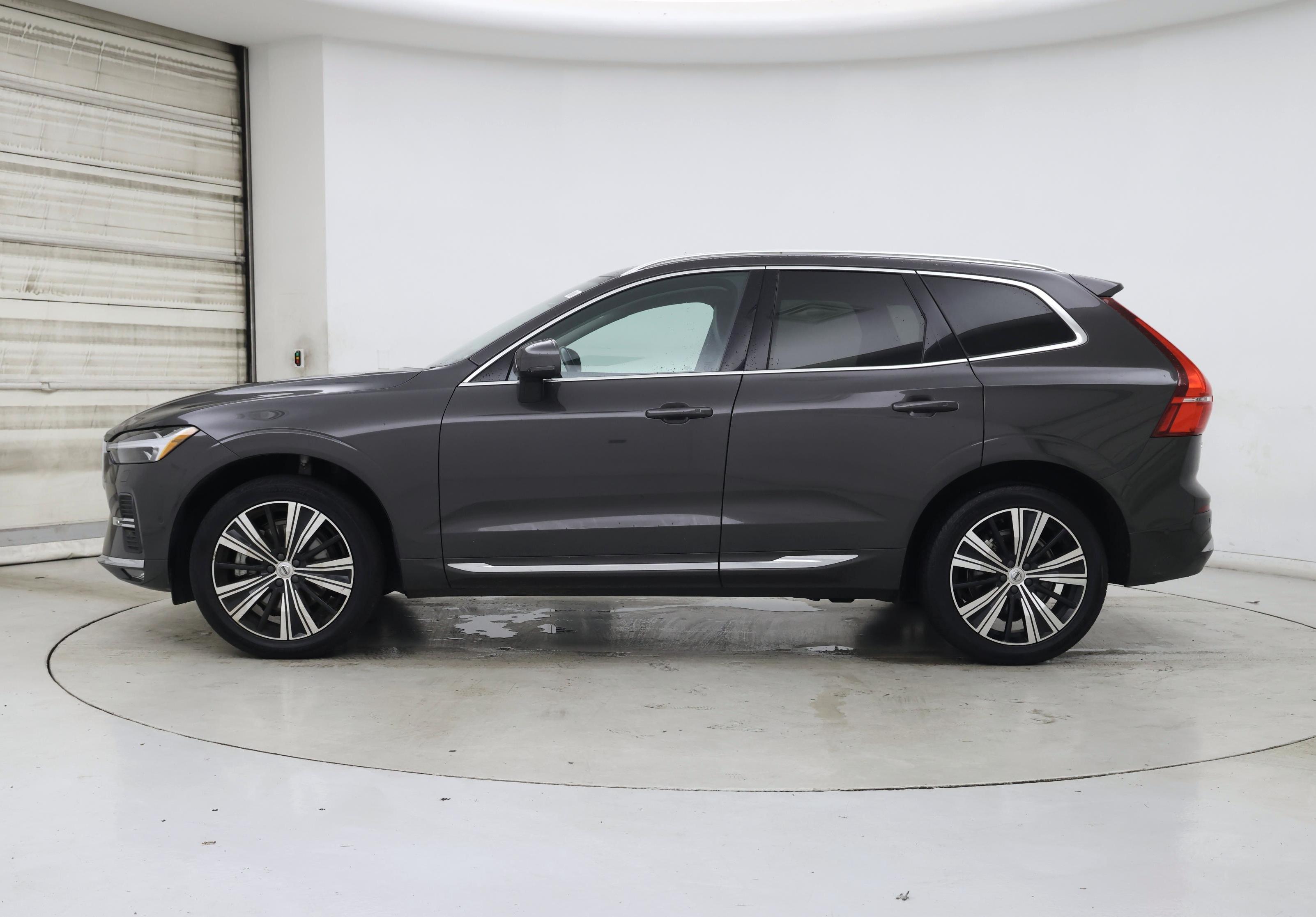 Thumbnail: 2022 Volvo XC60 - 3
