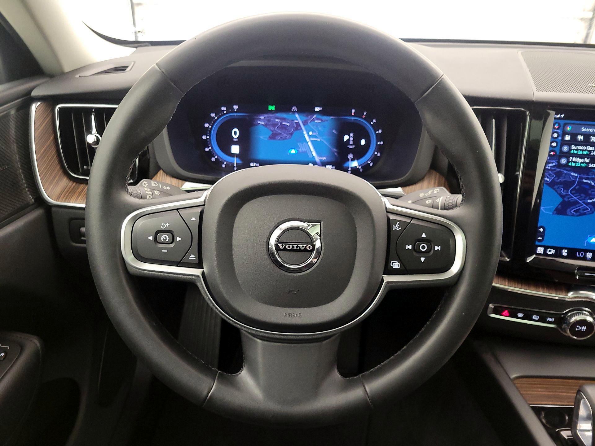 Thumbnail: 2022 Volvo XC60 - 10