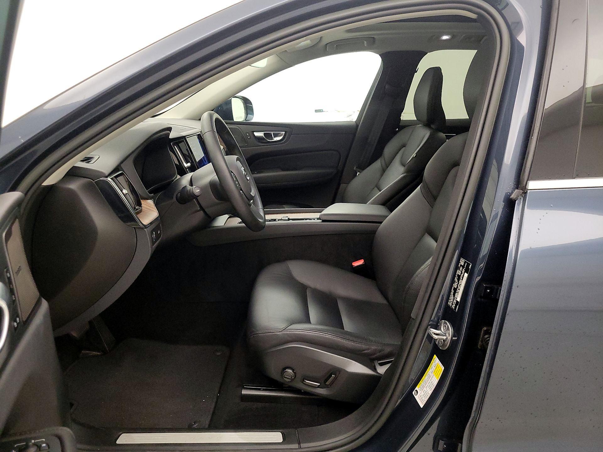 Thumbnail: 2022 Volvo XC60 - 11