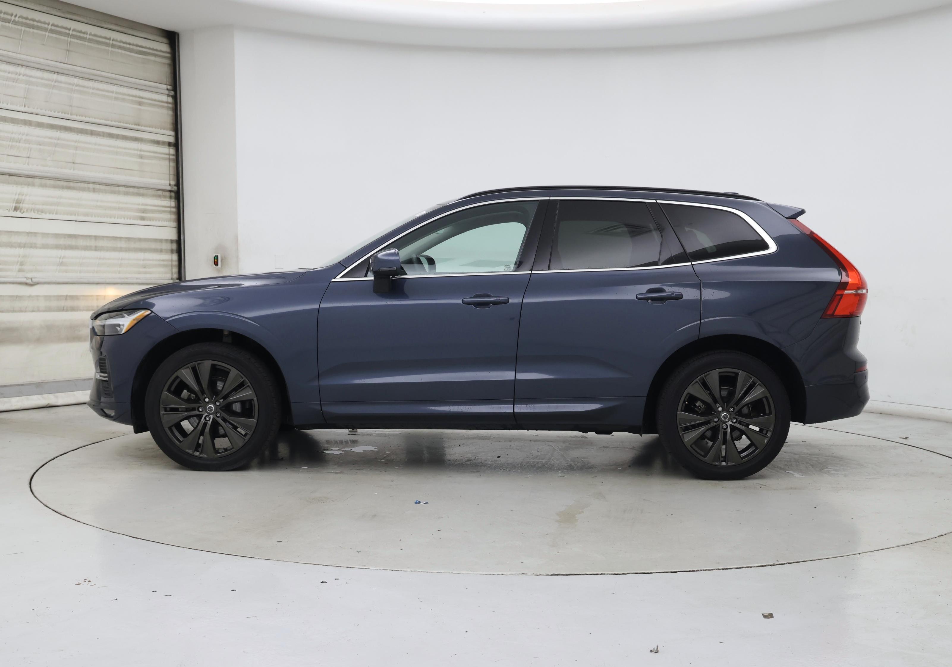 Thumbnail: 2022 Volvo XC60 - 3