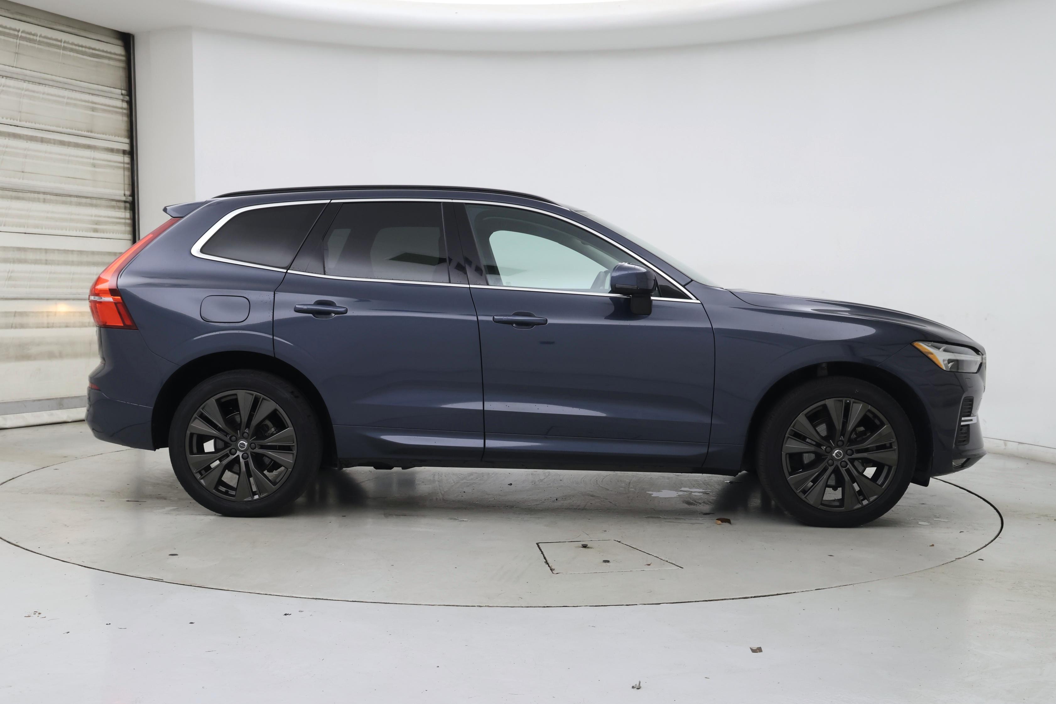 Thumbnail: 2022 Volvo XC60 - 7