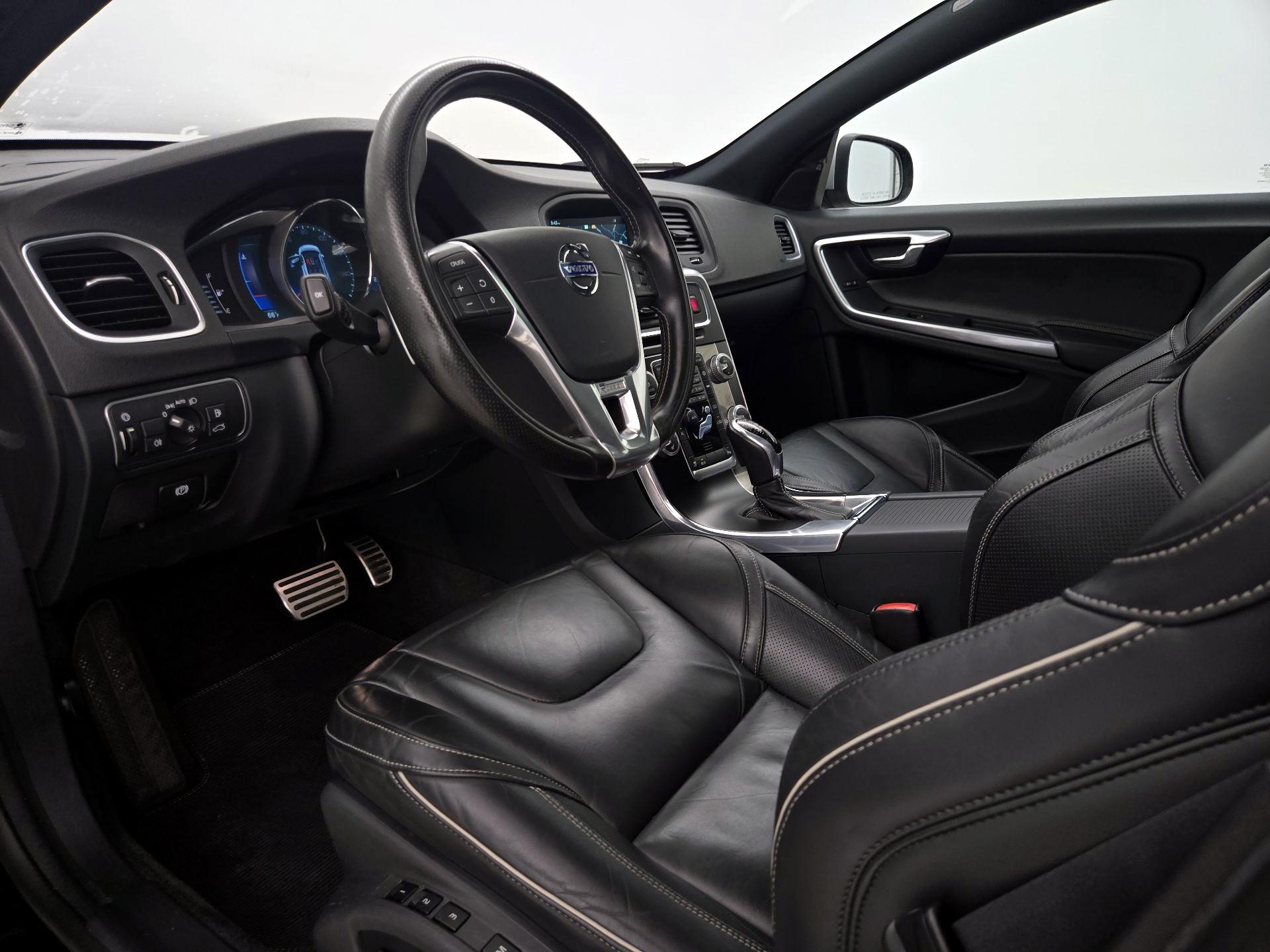 Thumbnail: 2016 Volvo V60 - 11