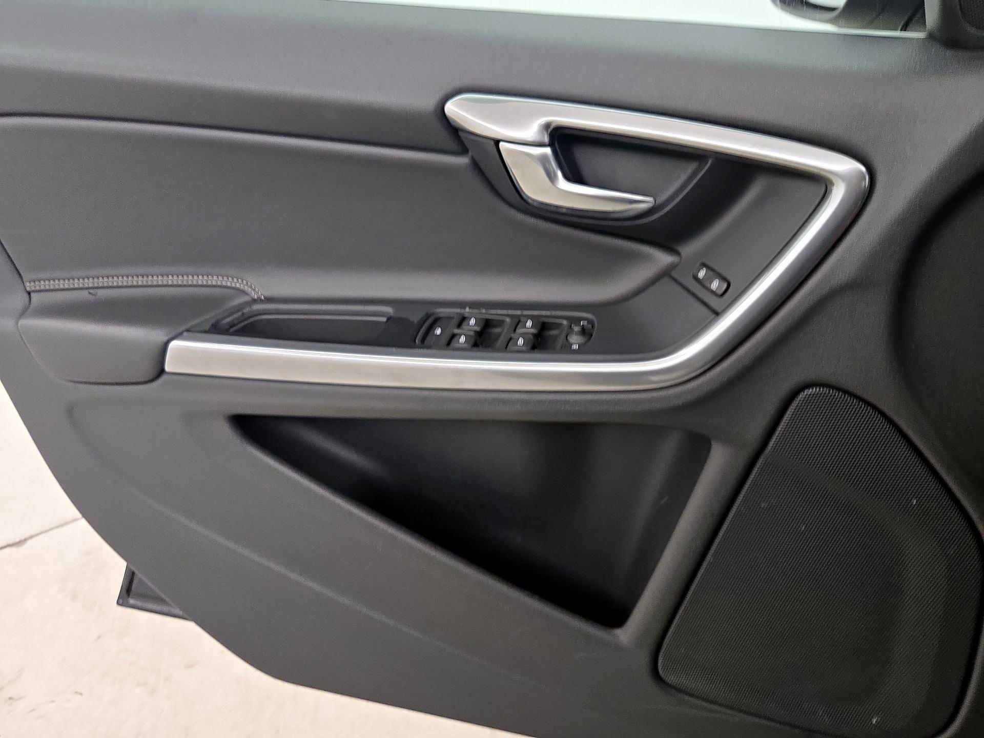 Thumbnail: 2016 Volvo V60 - 12