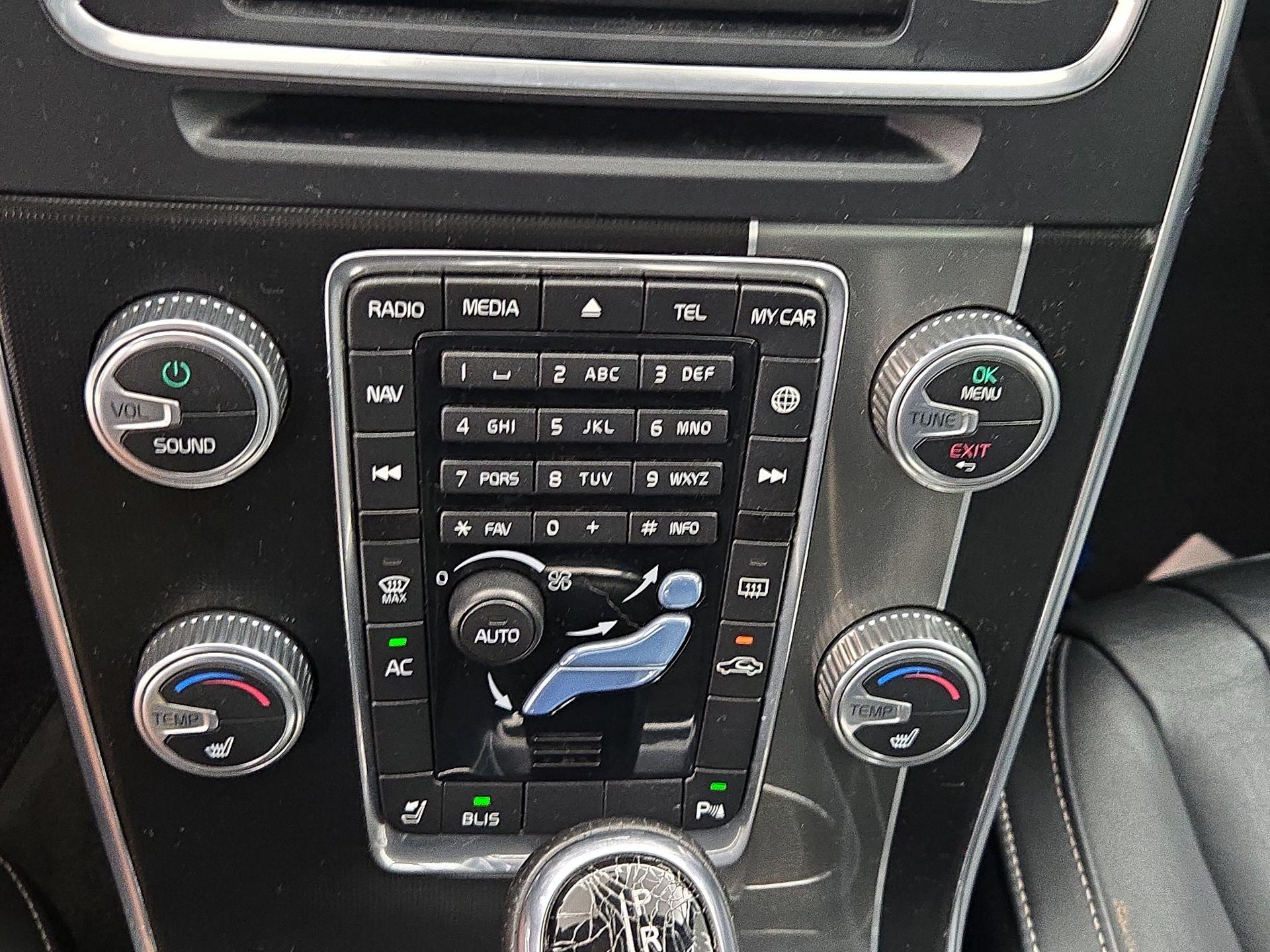 Thumbnail: 2016 Volvo V60 - 16