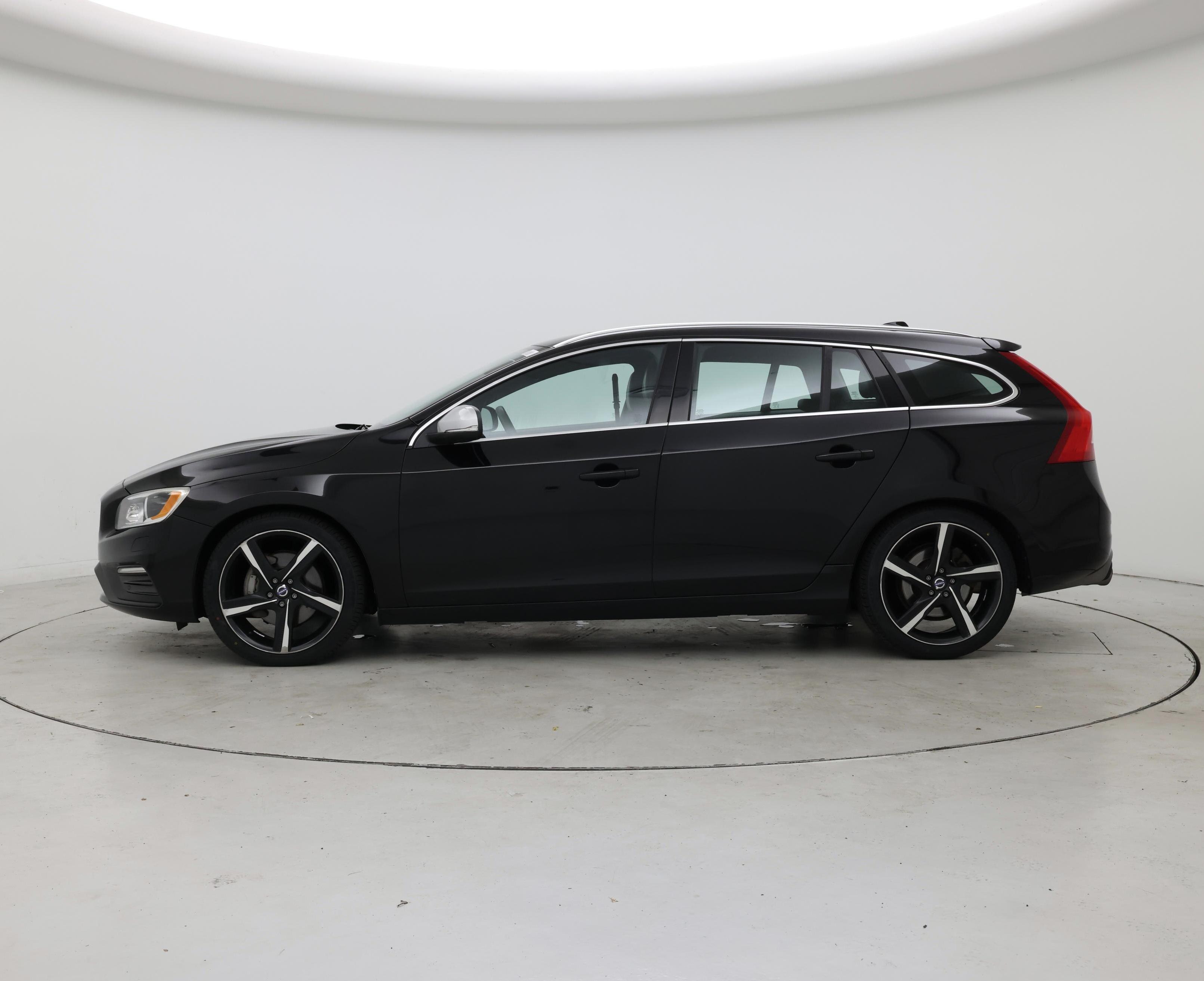Thumbnail: 2016 Volvo V60 - 3