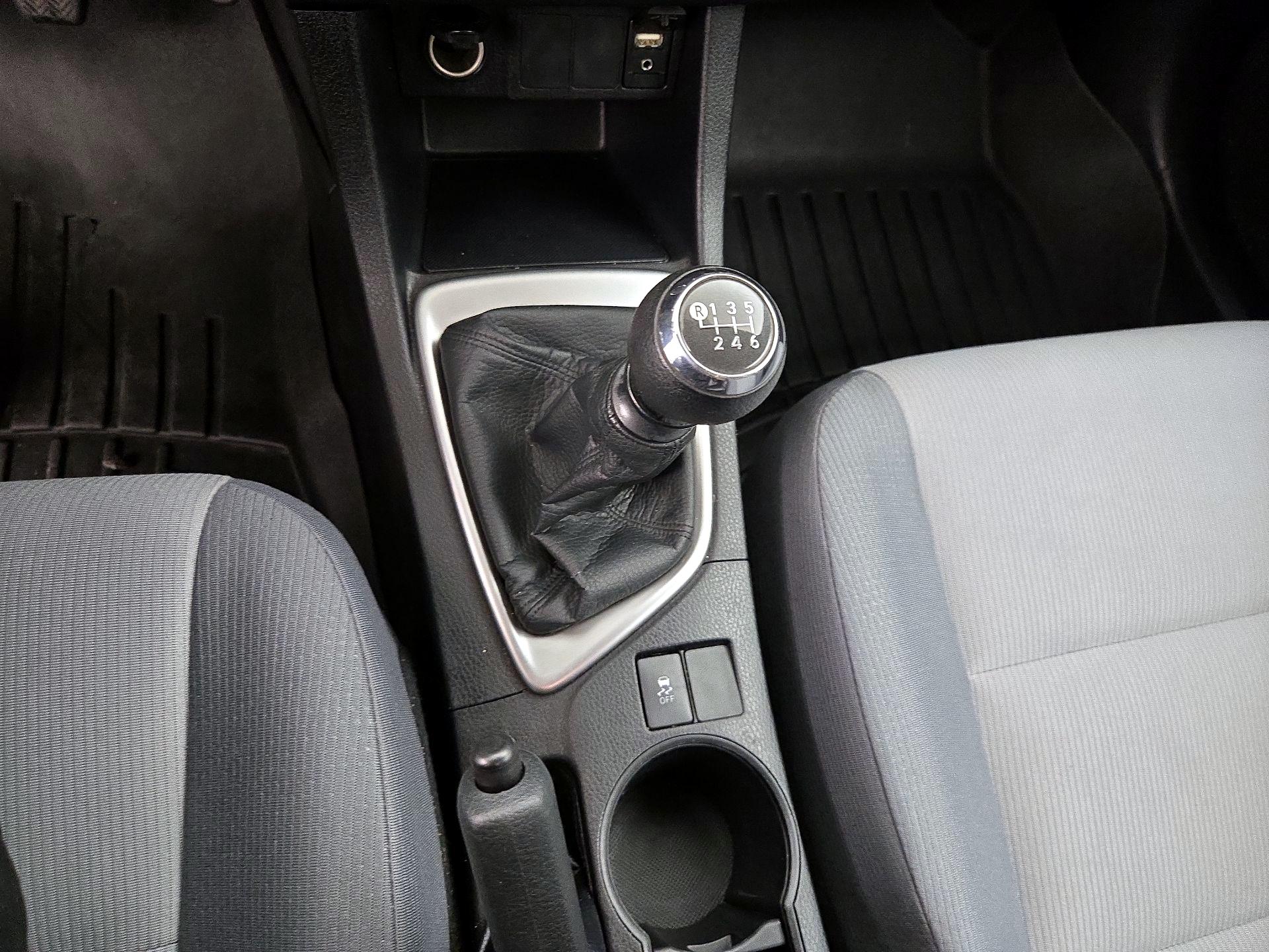 Thumbnail: 2015 Toyota Corolla - 16