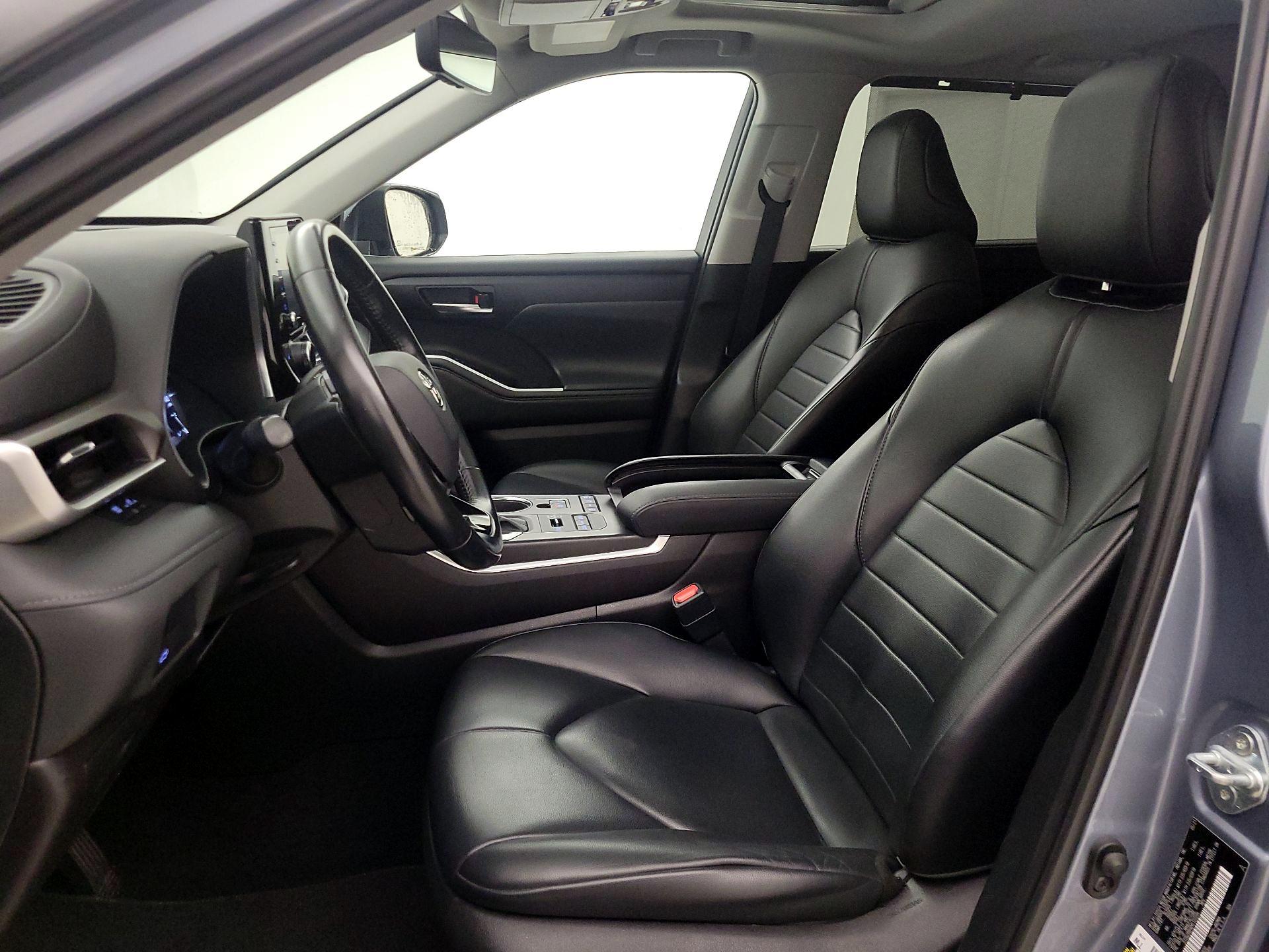 Thumbnail: 2021 Toyota Highlander - 11