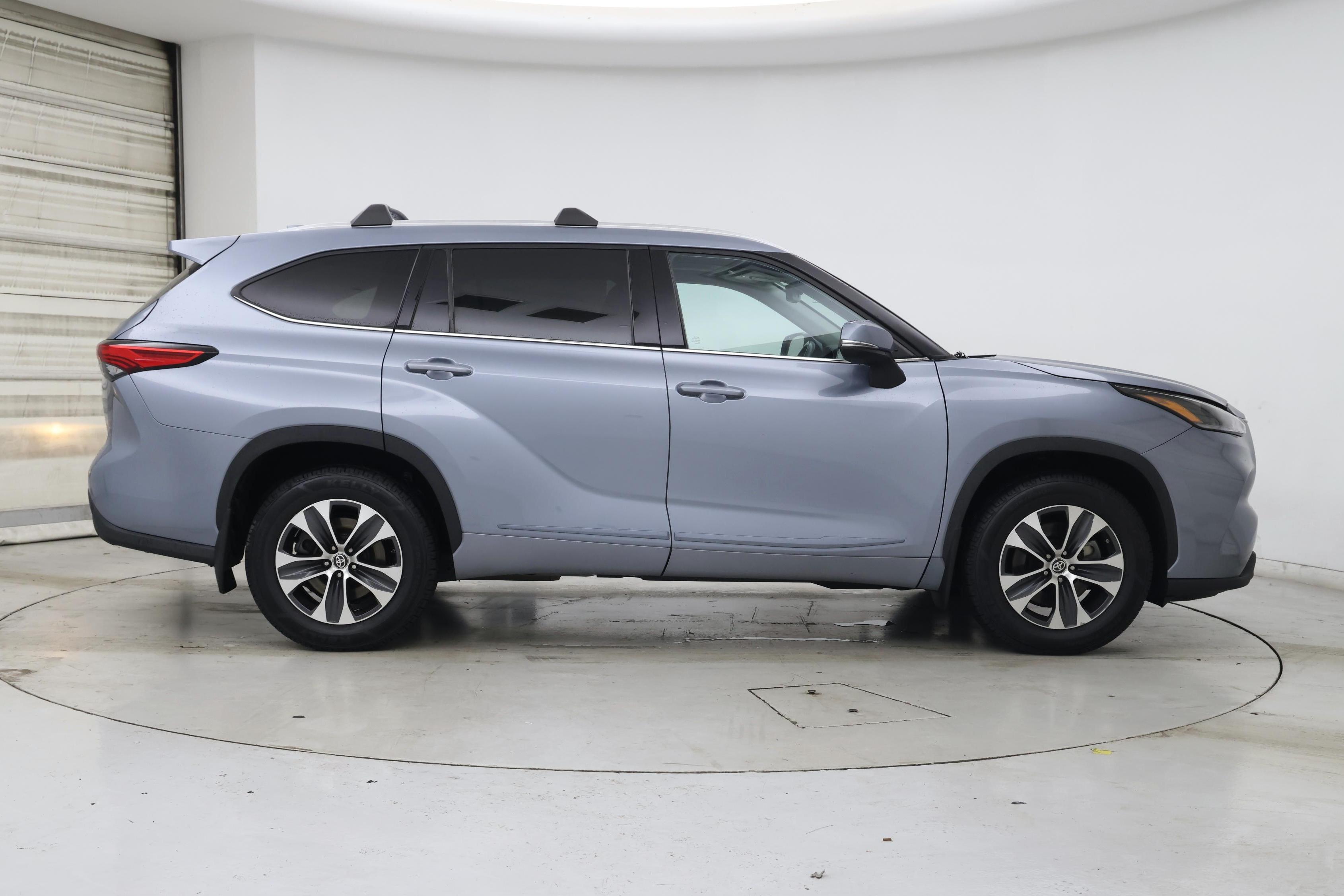 Thumbnail: 2021 Toyota Highlander - 7
