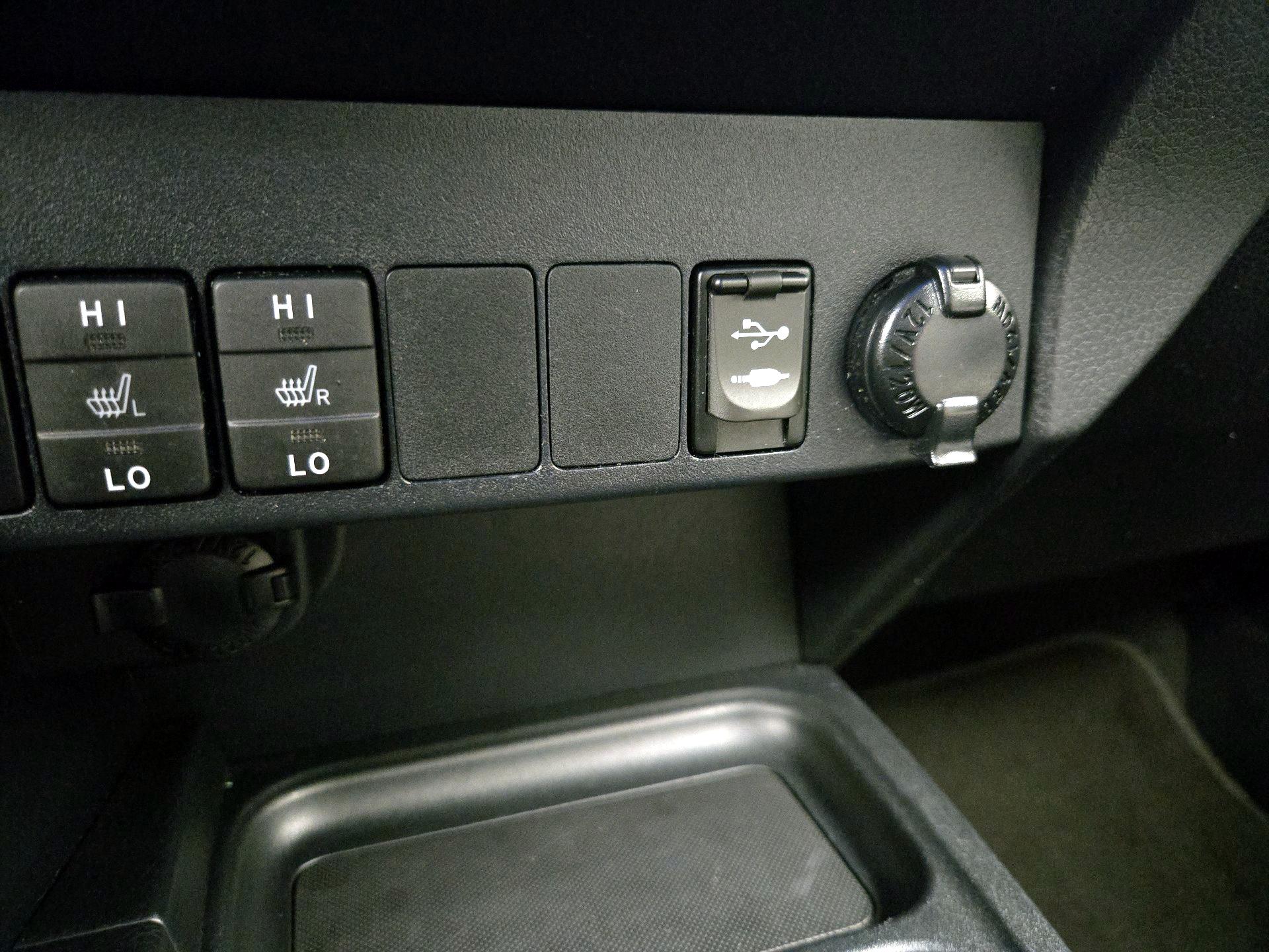Thumbnail: 2017 Toyota RAV4 - 19