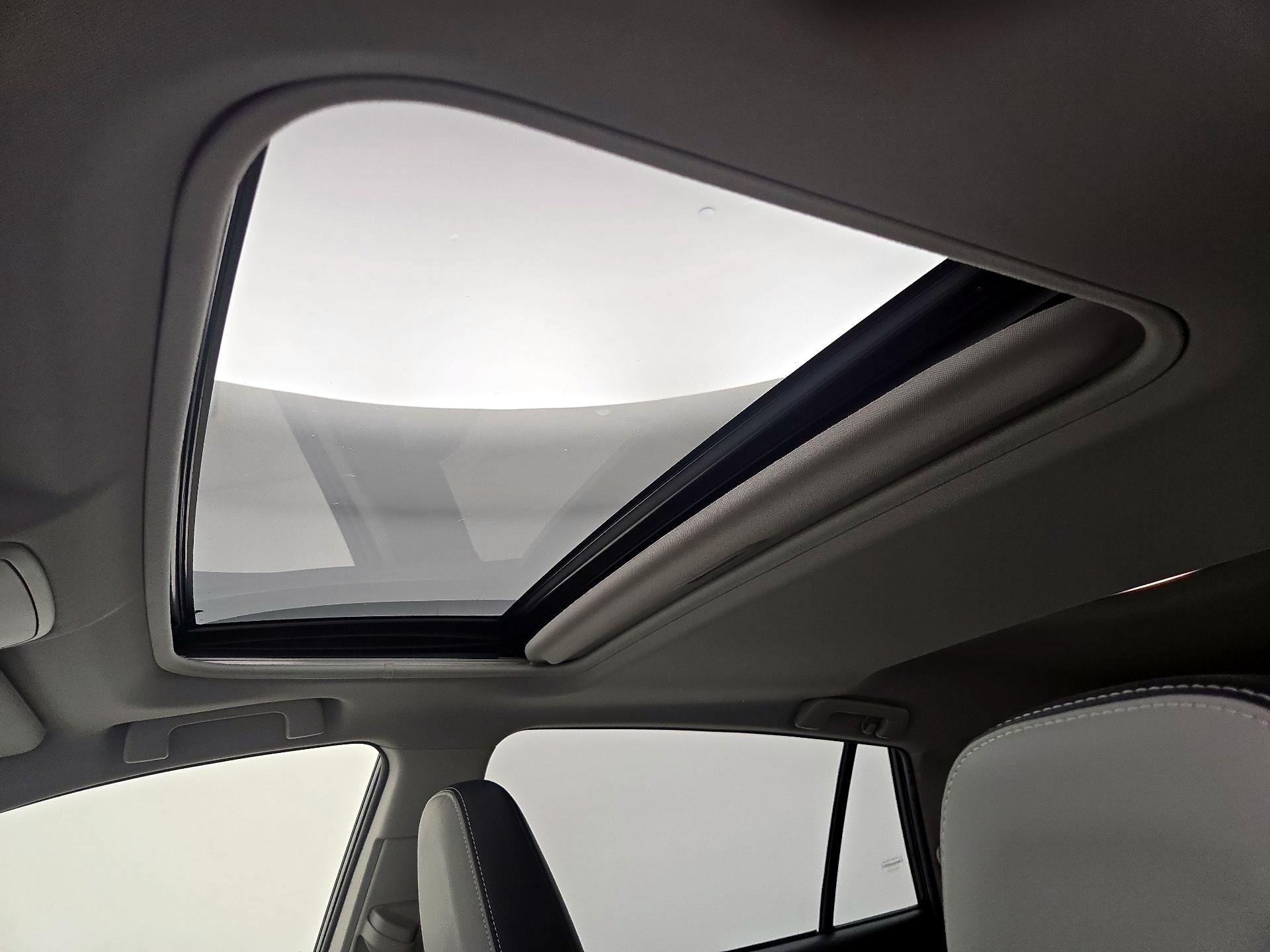 Thumbnail: 2017 Toyota RAV4 - 20
