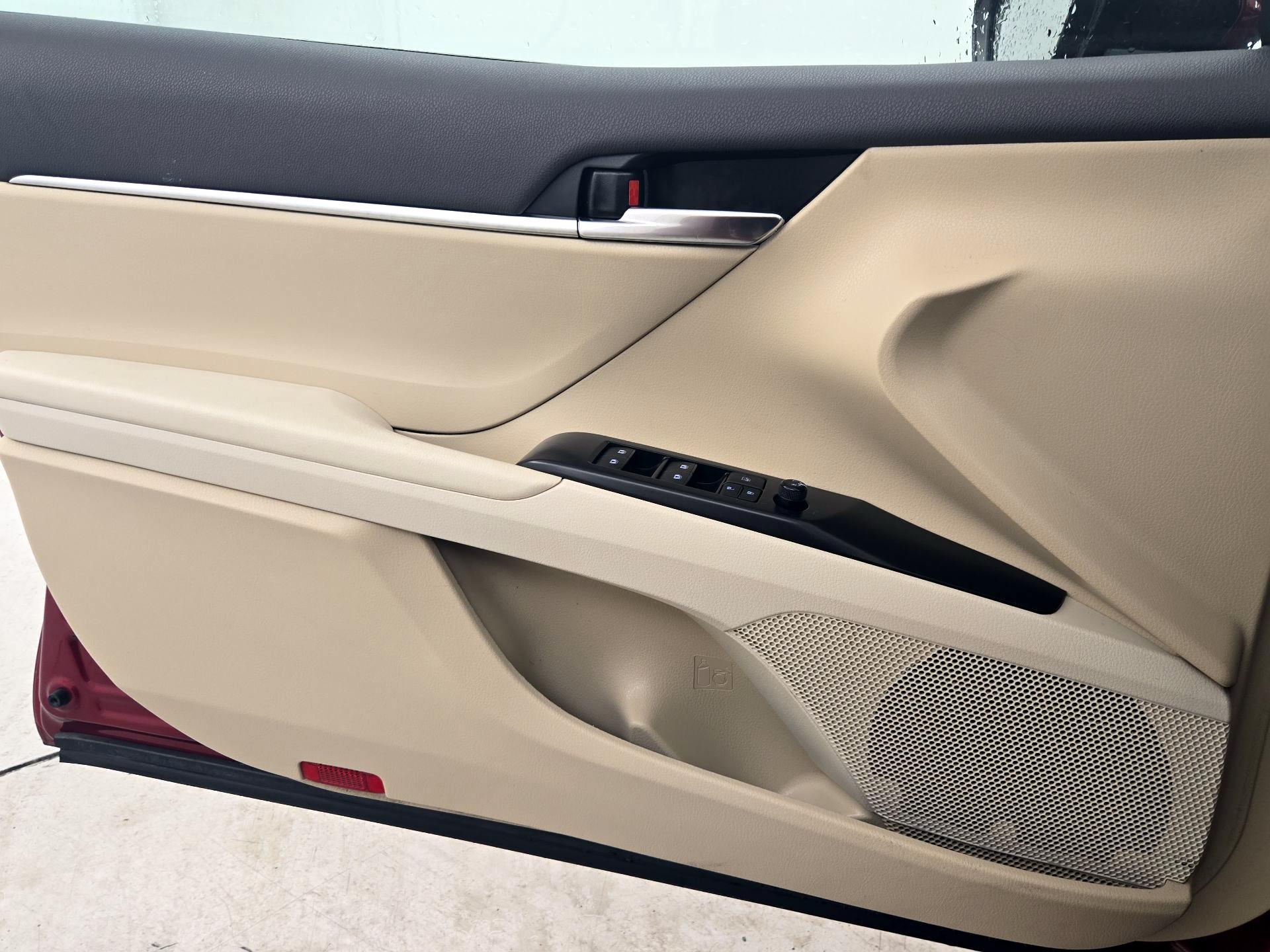 Thumbnail: 2020 Toyota Camry - 12
