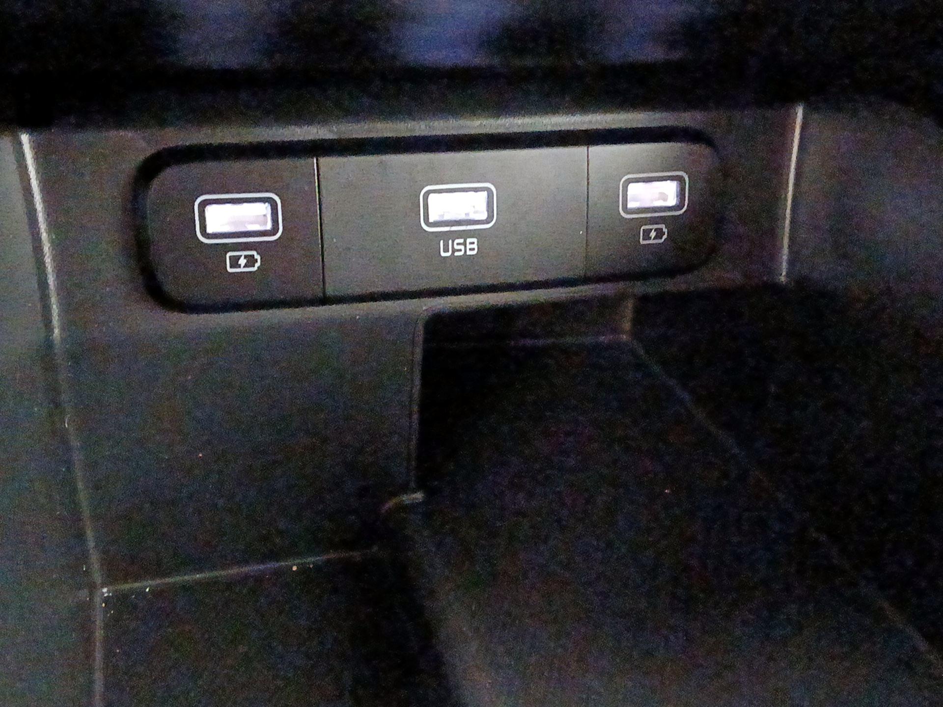 Thumbnail: 2021 Kia Sorento - 18