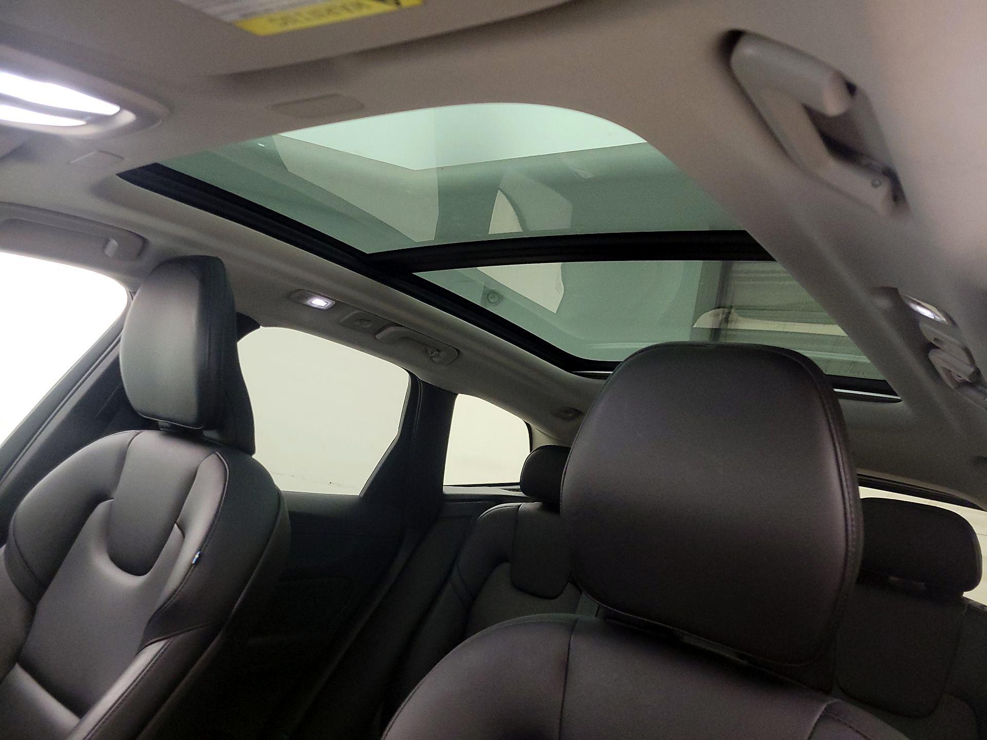 Thumbnail: 2023 Volvo XC60 - 20