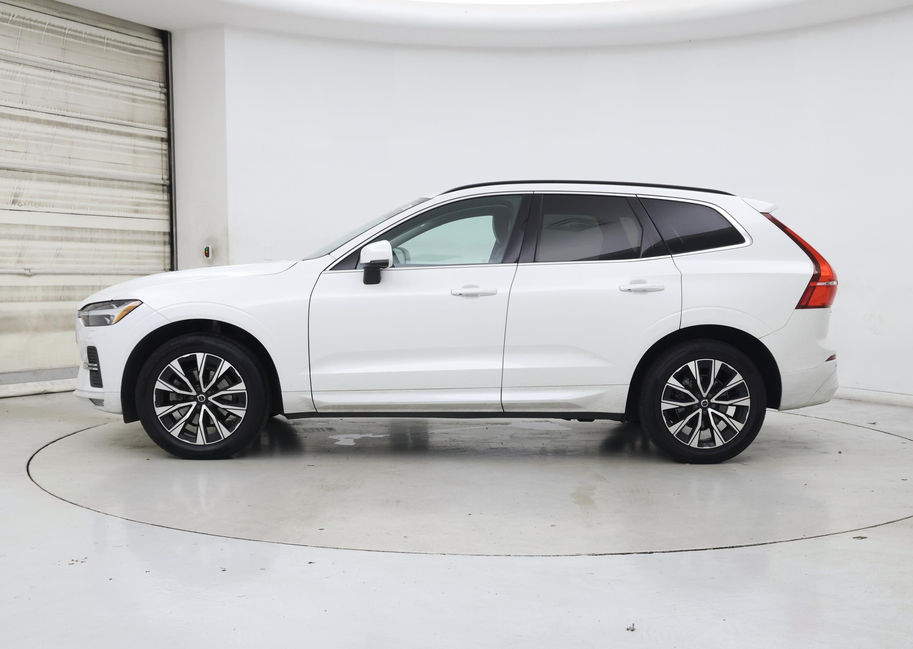 Thumbnail: 2023 Volvo XC60 - 3