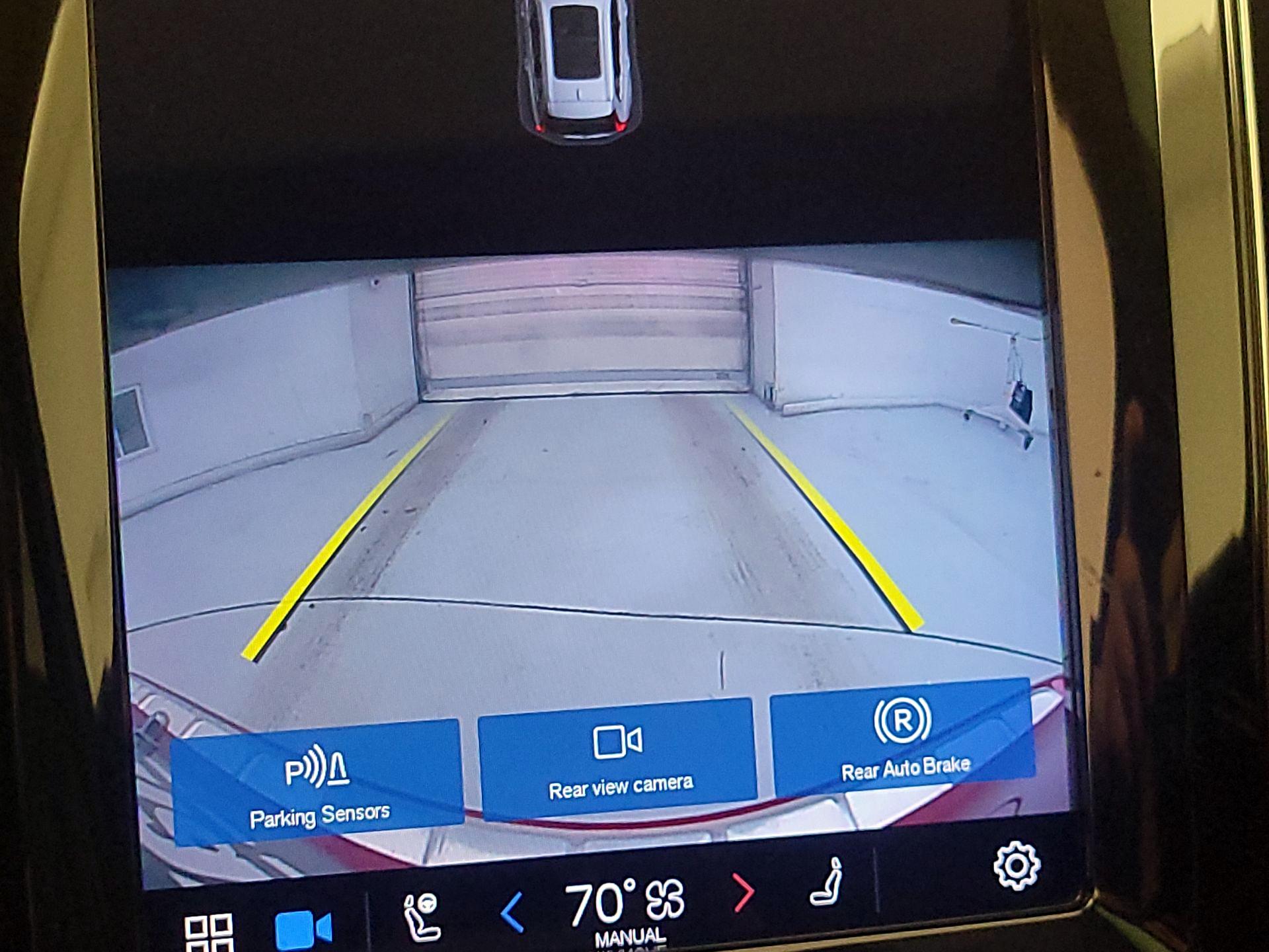 Thumbnail: 2022 Volvo XC60 - 14