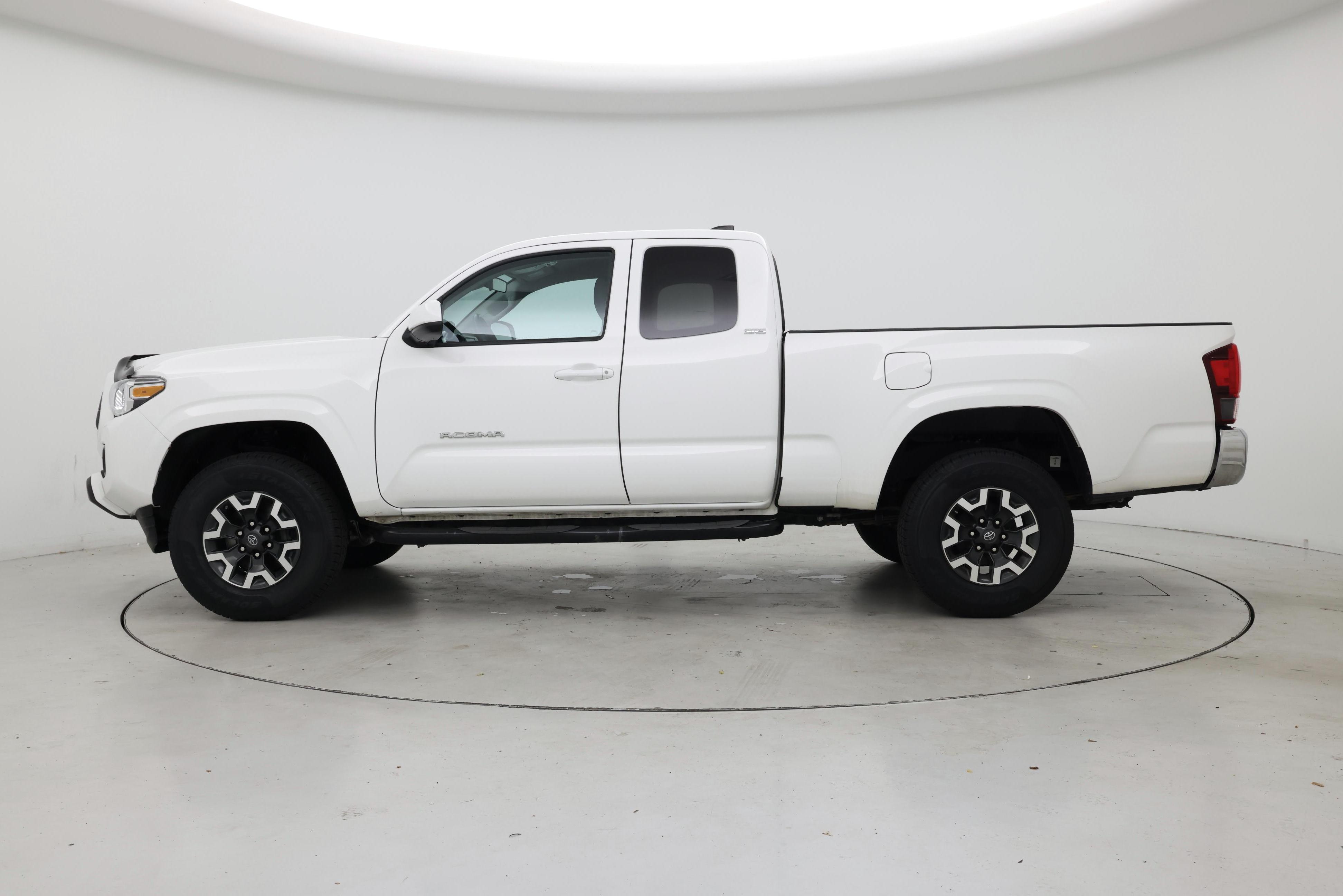 Thumbnail: 2022 Toyota Tacoma - 3