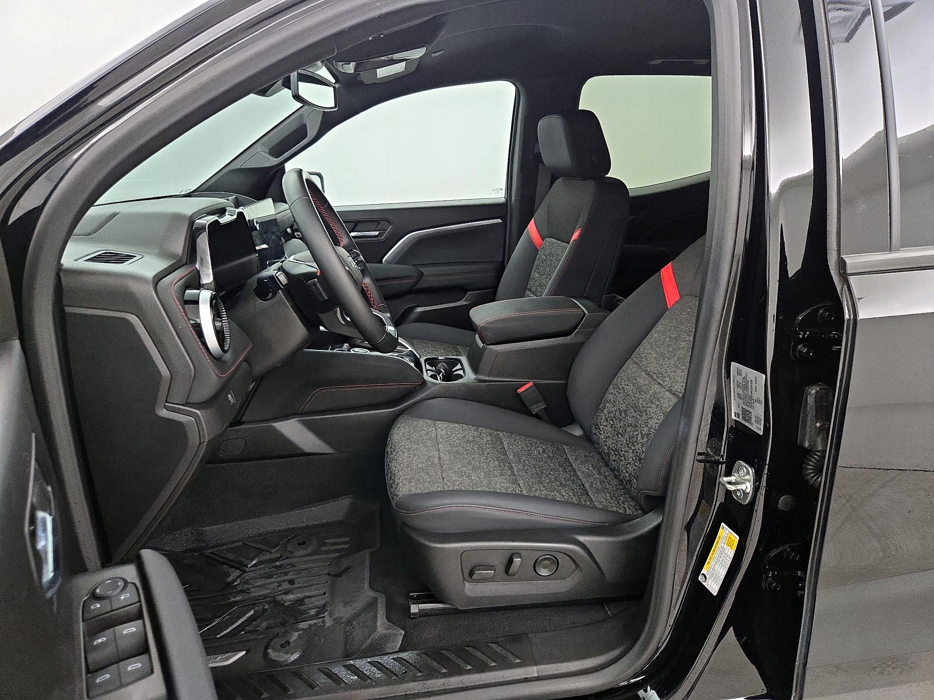 Thumbnail: 2024 Chevrolet Colorado - 11