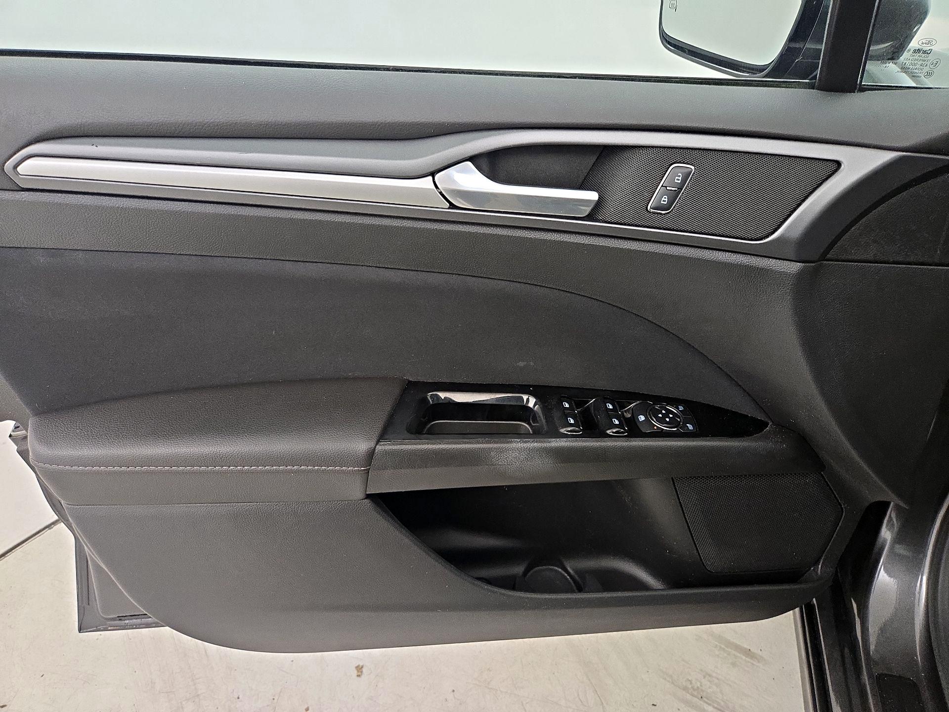 Thumbnail: 2015 Ford Fusion - 12