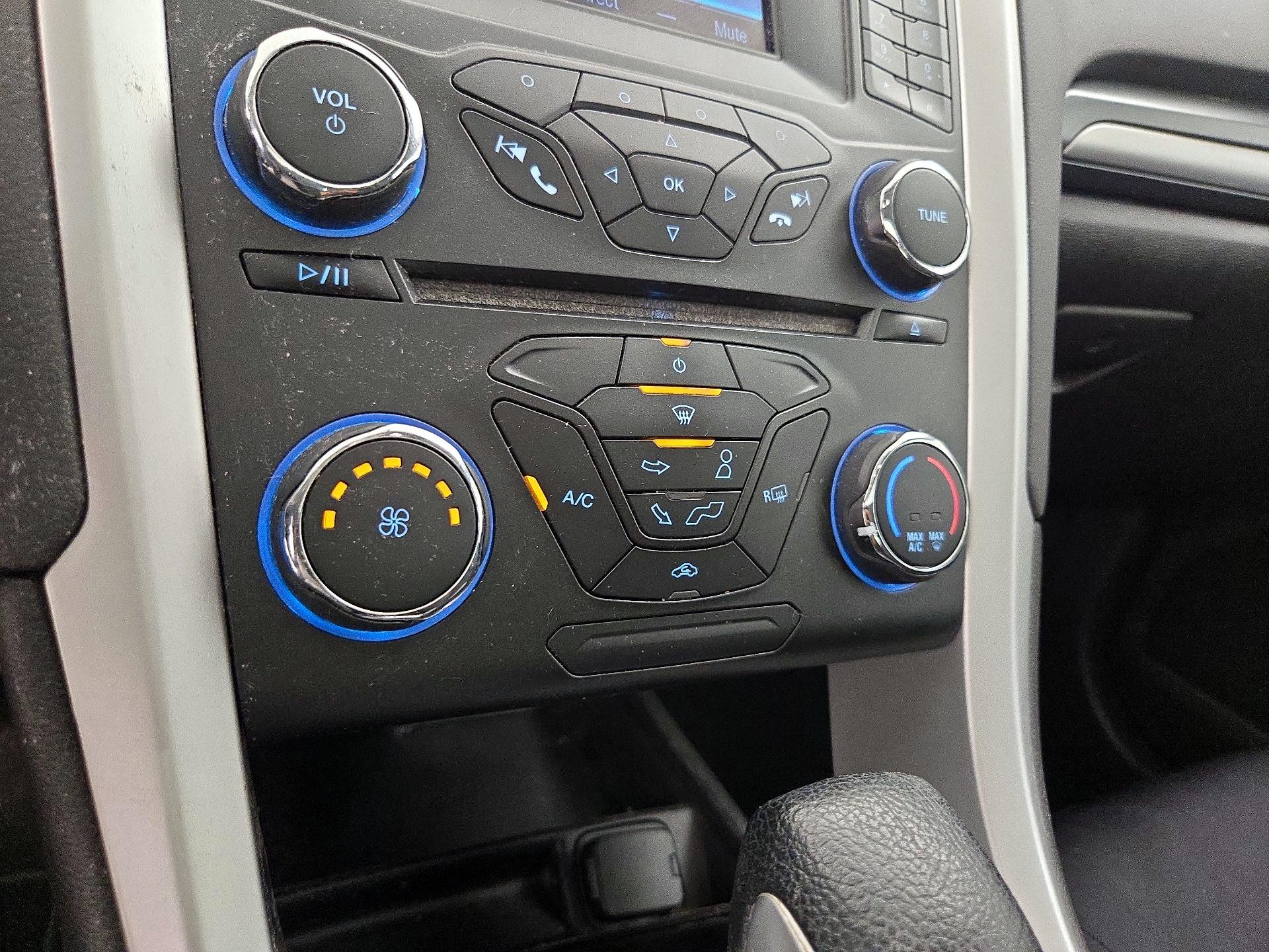 Thumbnail: 2015 Ford Fusion - 16